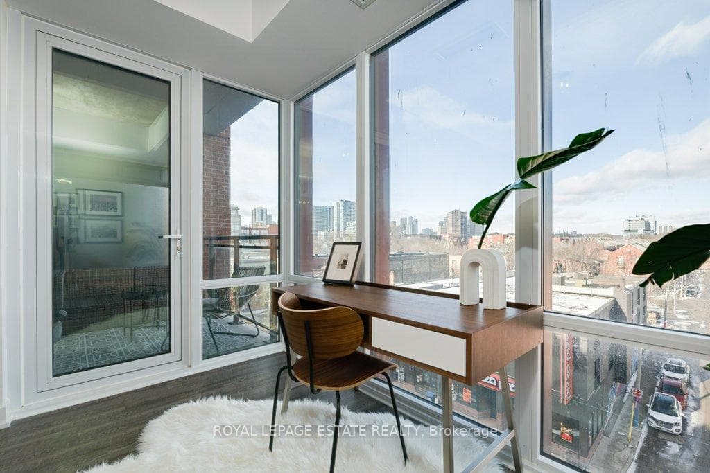 665 Queen Street Unit 403 photo 33