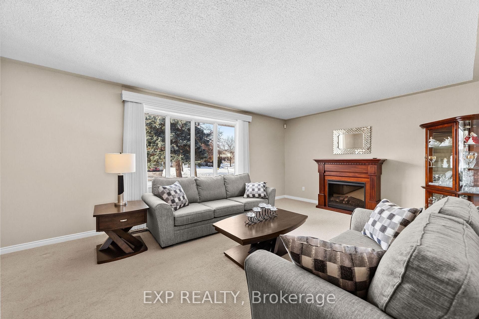 111 Roundhill Court photo 7