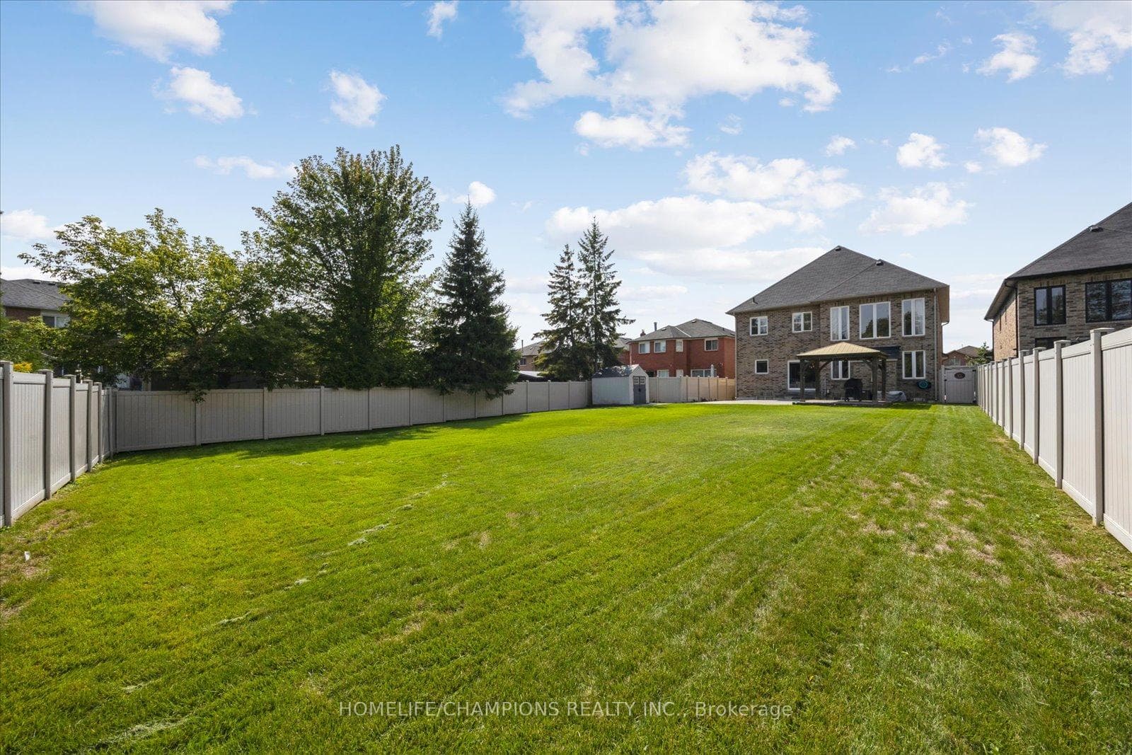 1612 Sandhurst Crescent photo 48