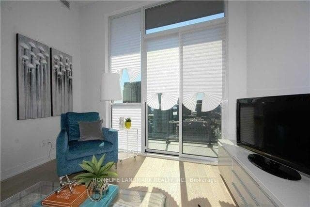 20 Bruyeres Mews Unit 2802 photo 9