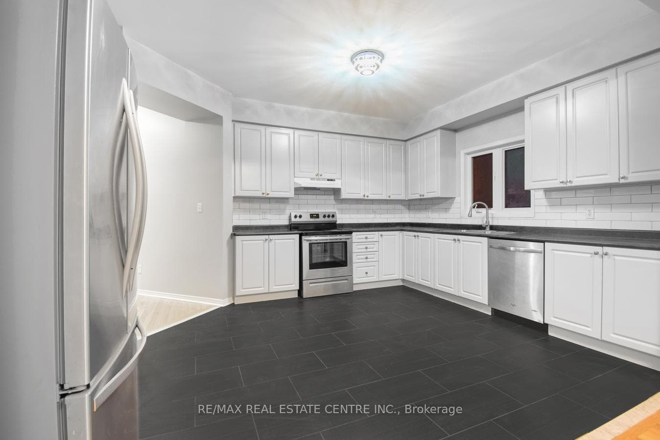 112 Commodore Drive photo 19