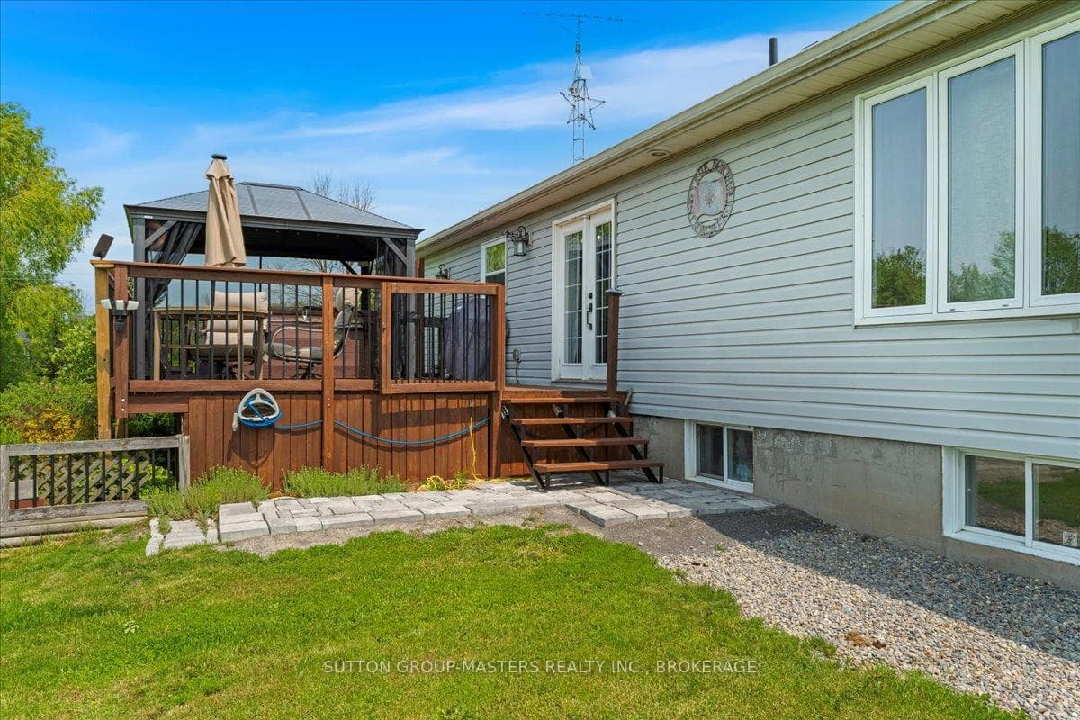 84 Plumb Road photo 3
