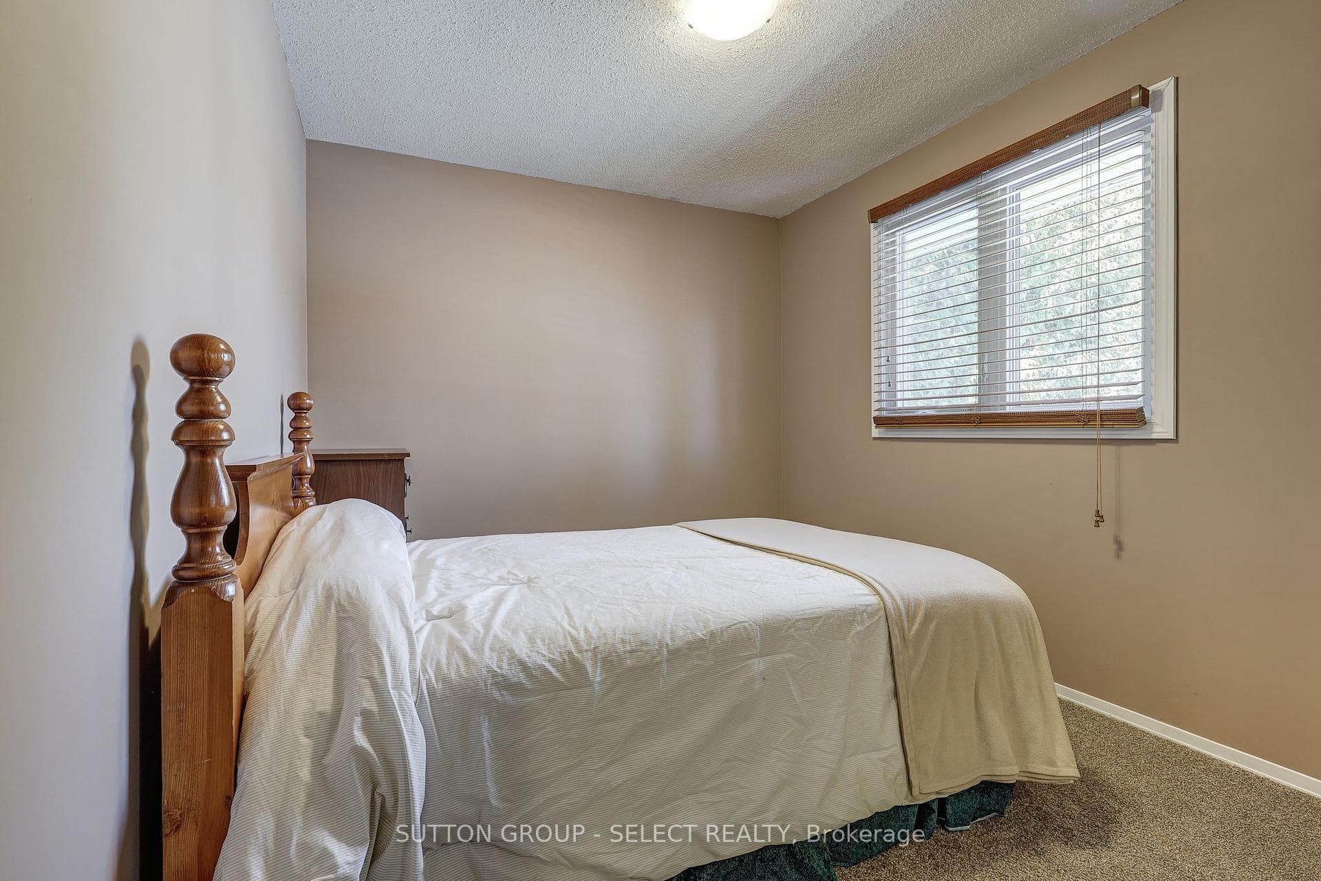 192 Ardsley Crescent photo 14