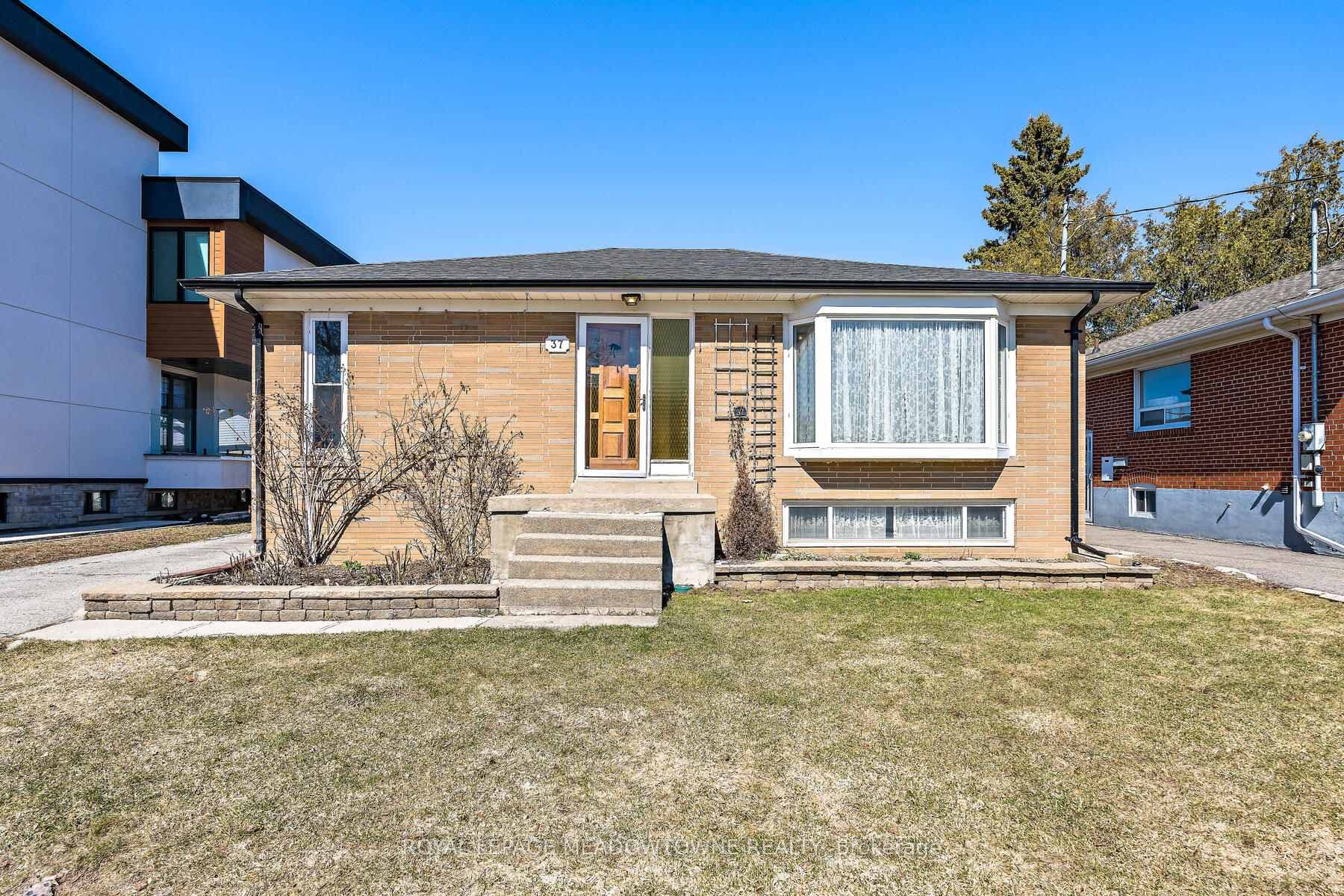 37 Prince Charles Drive photo 3