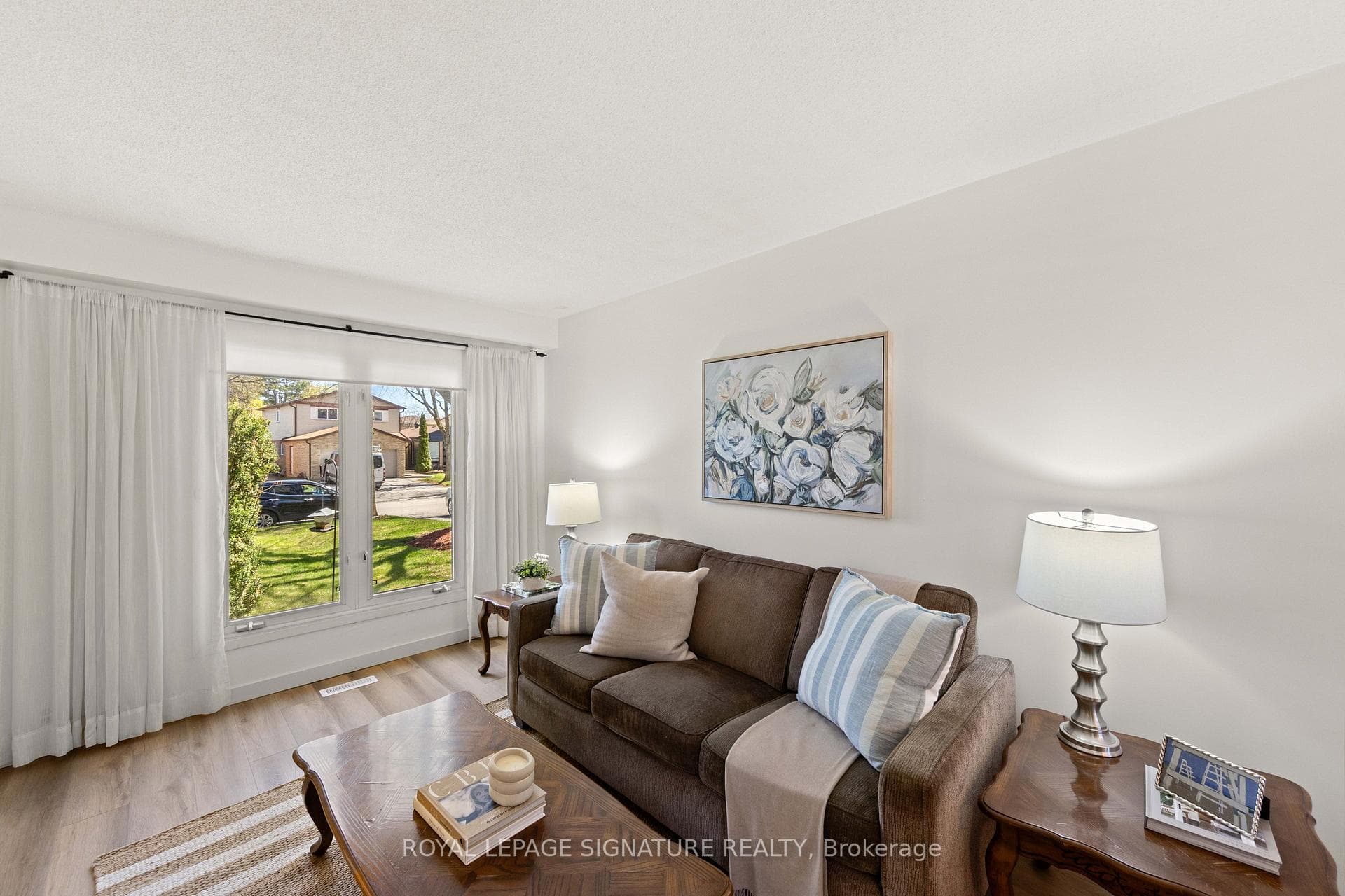 Large picture window facing front yard