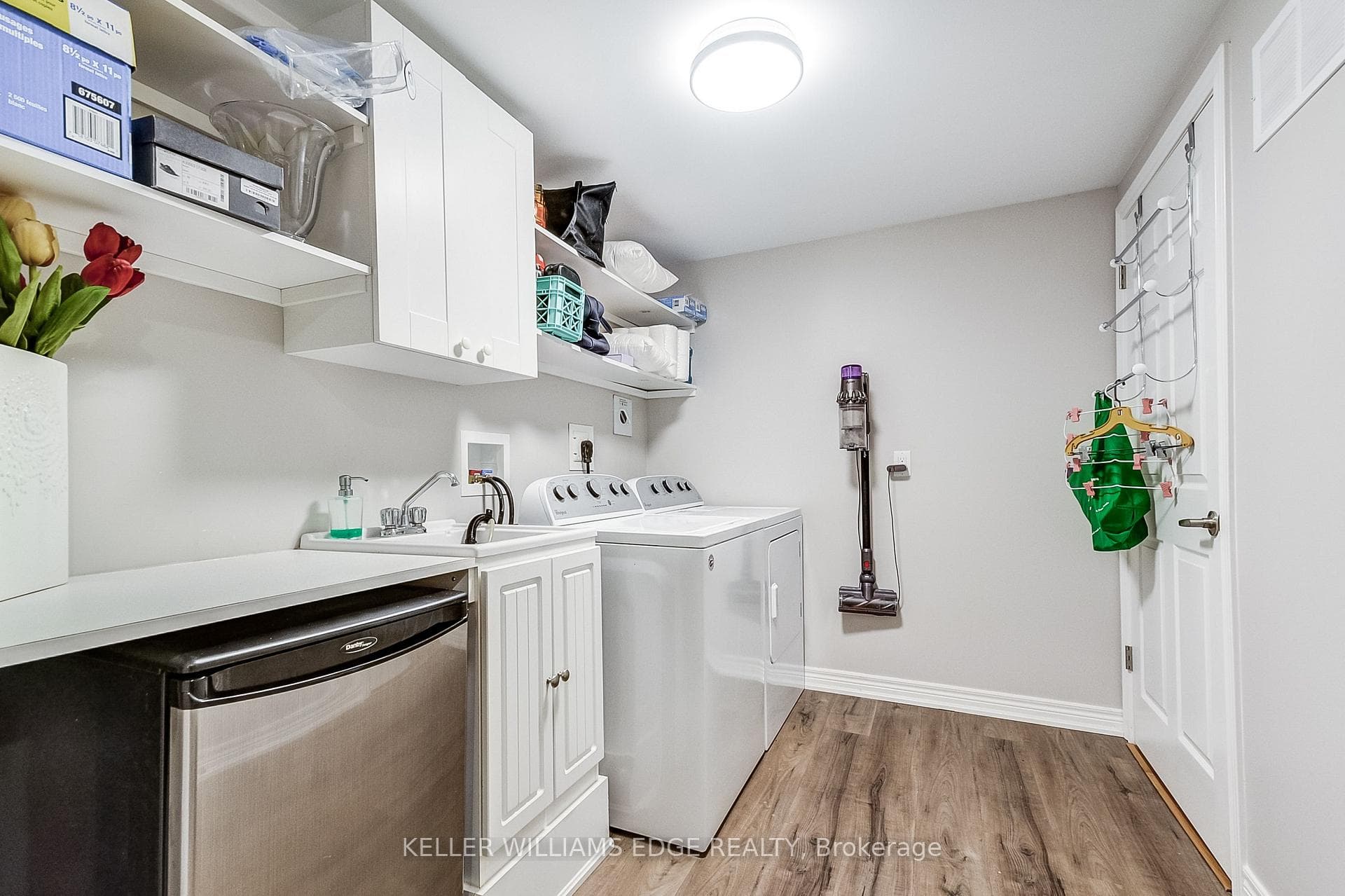 5203 Broughton Crescent photo 28