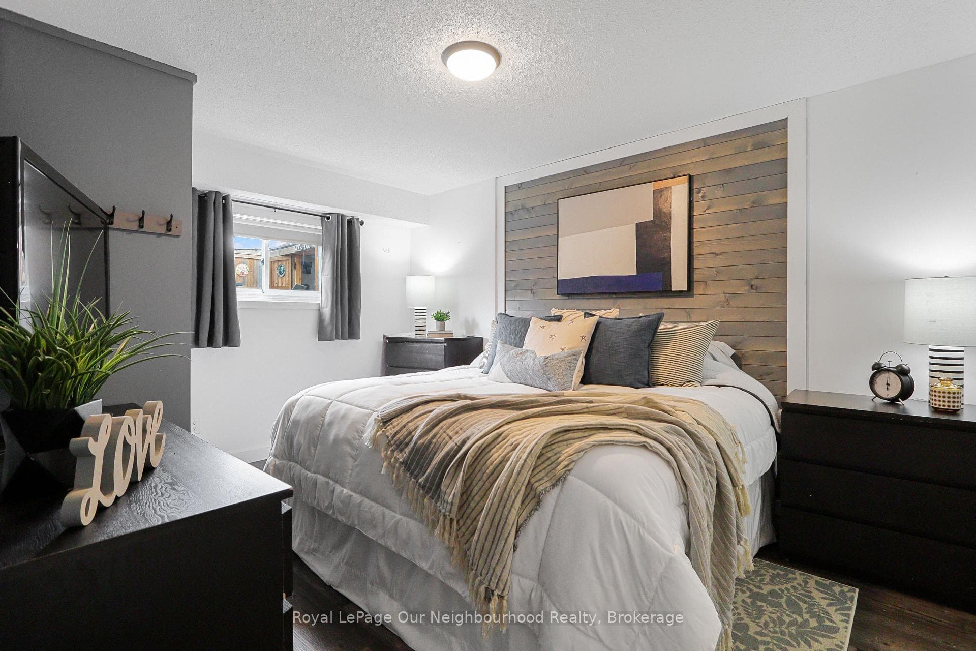 2 Woodfern Road photo 28
