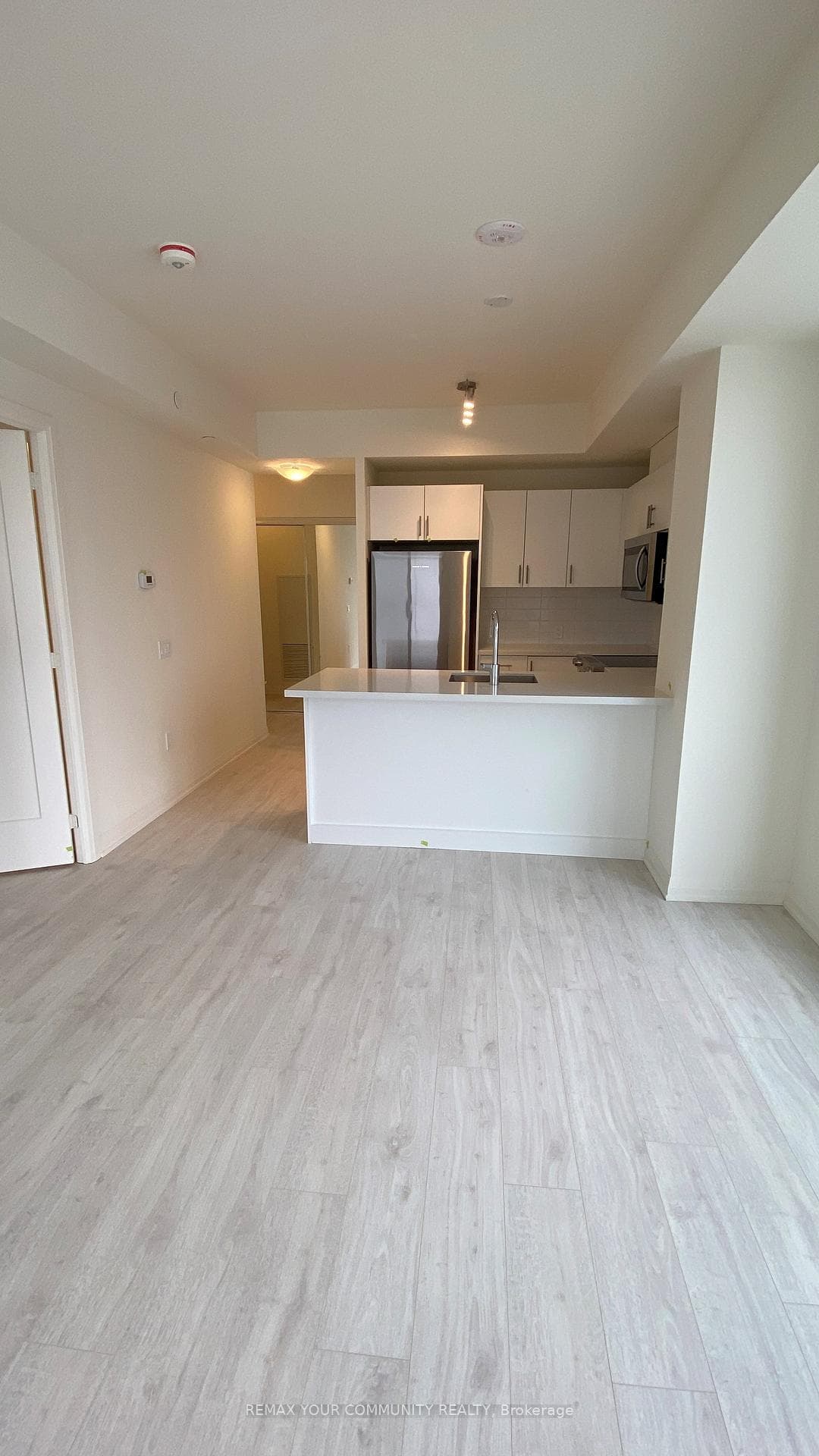 8960 Jane Street Unit 1404 photo 2