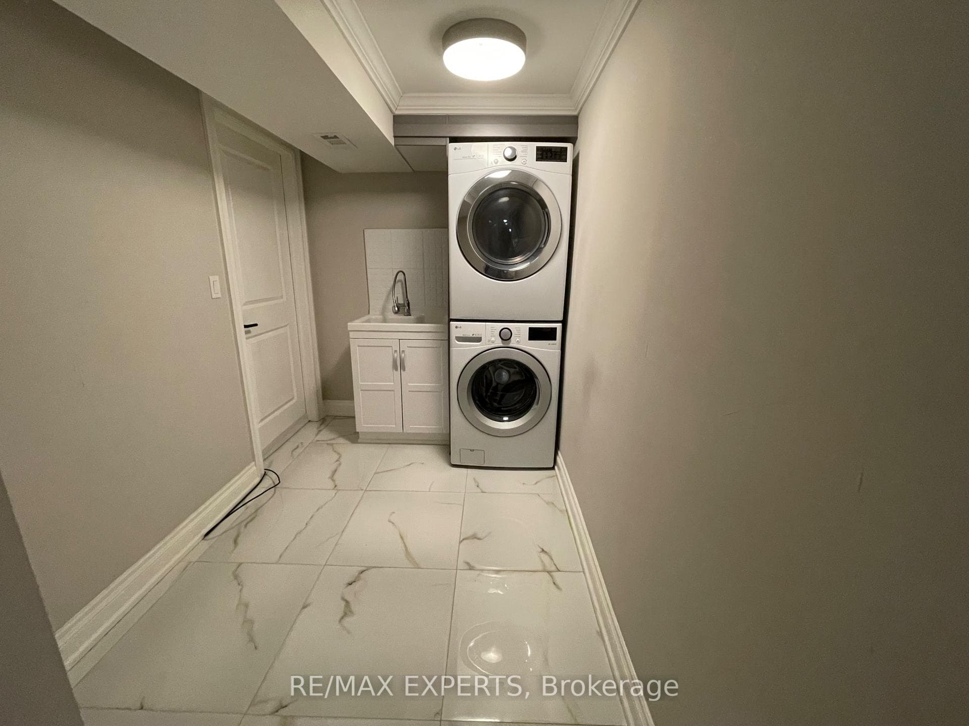 6 Cathcart Crescent Unit BASEMENT photo 13