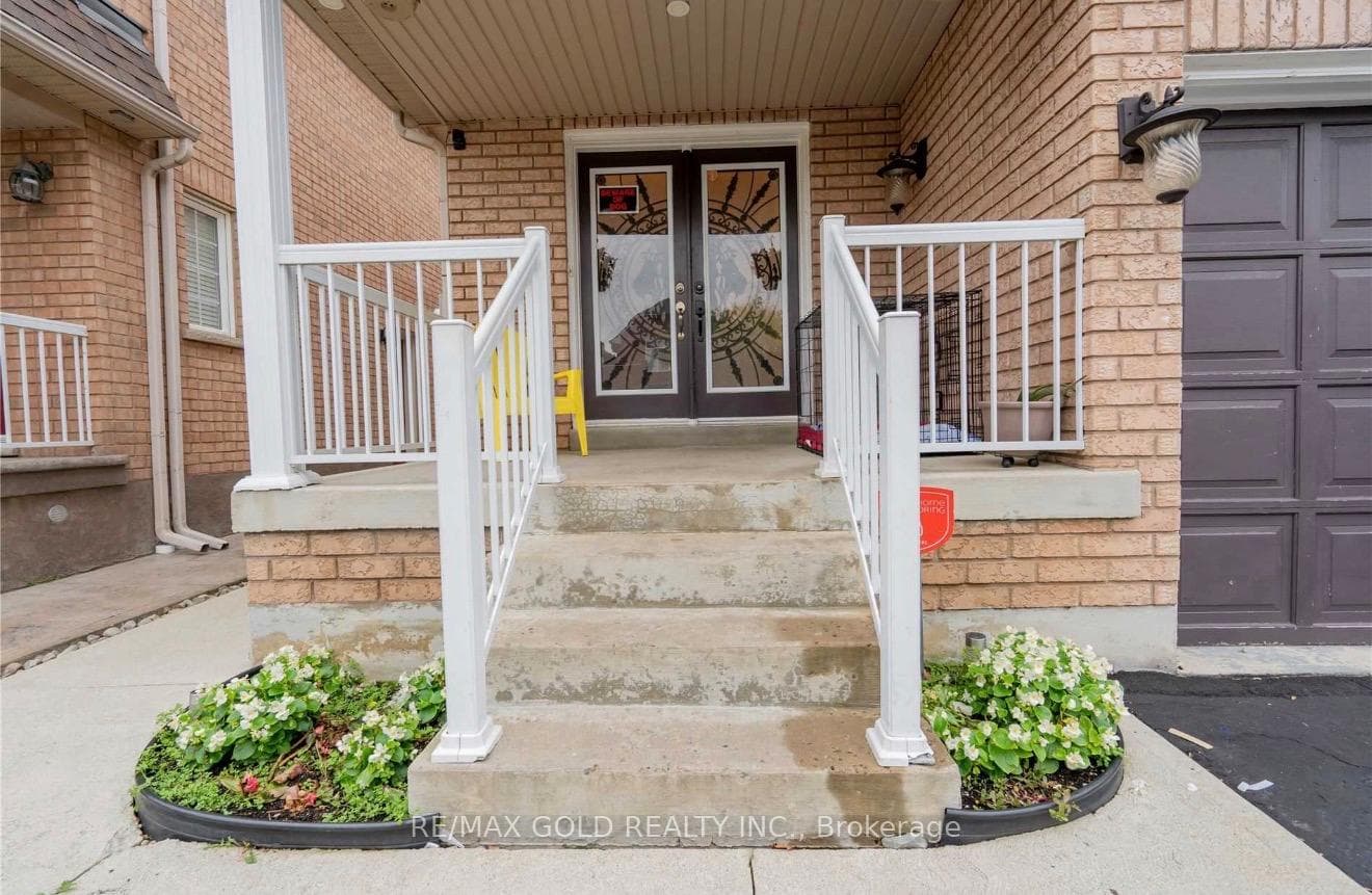 137 Cadillac Crescent photo 2