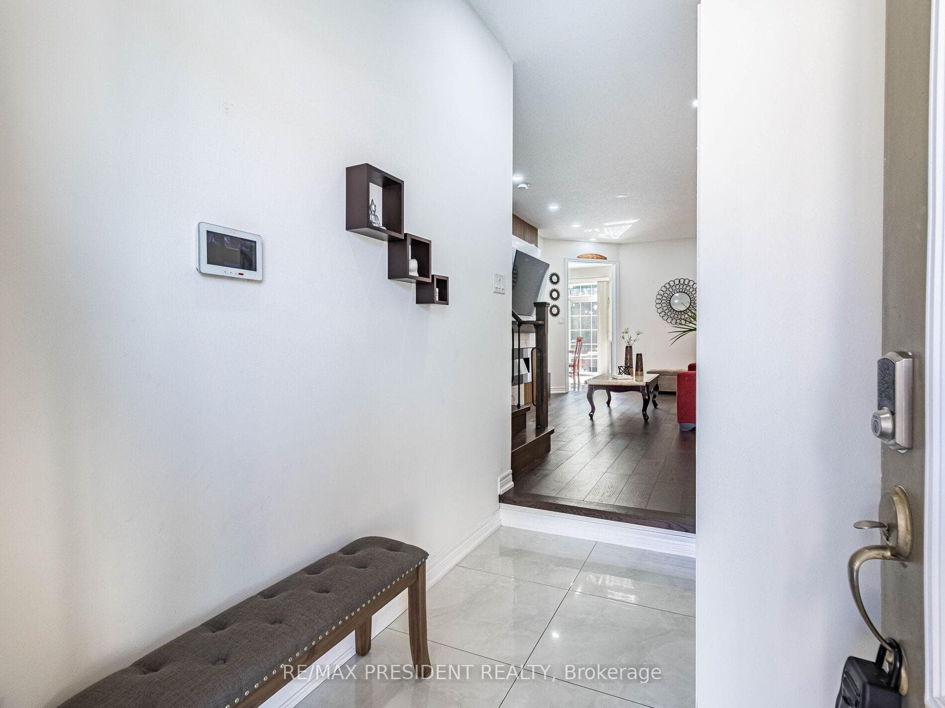 114 Calm Waters Crescent photo 2