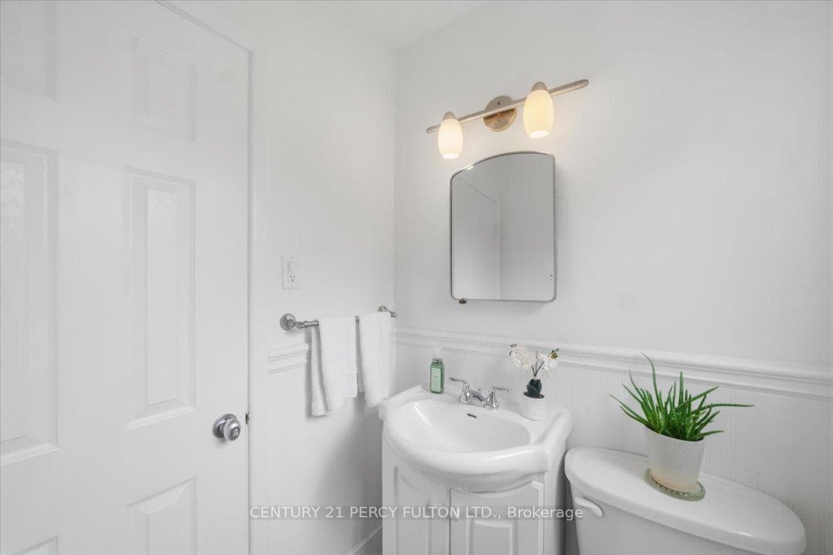 16 By-Pass Crt - powder room