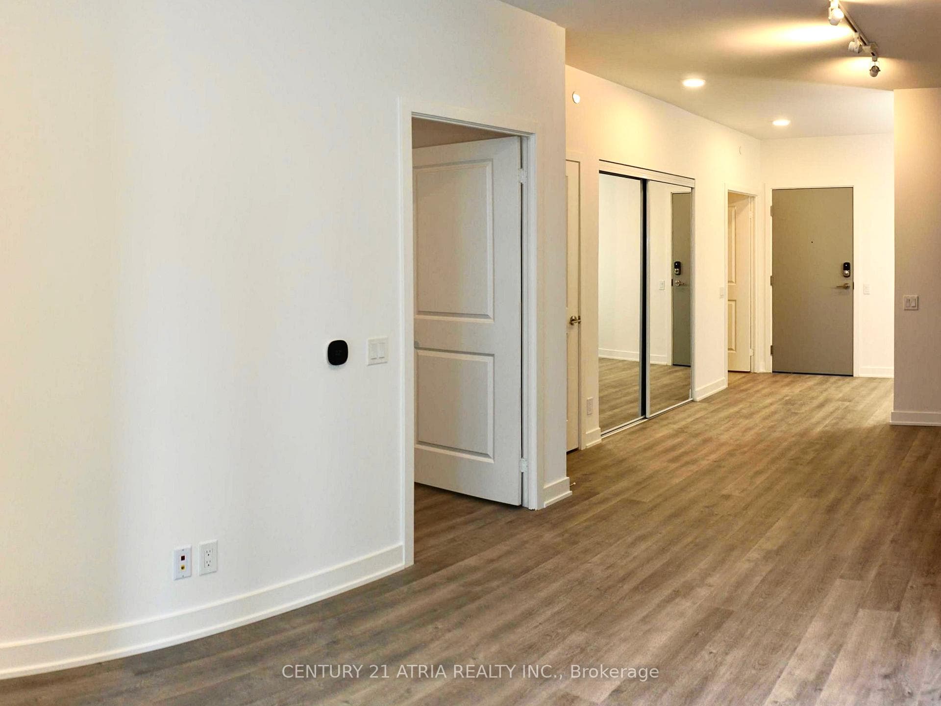 30 Upper Mall Way Unit 619A photo 2