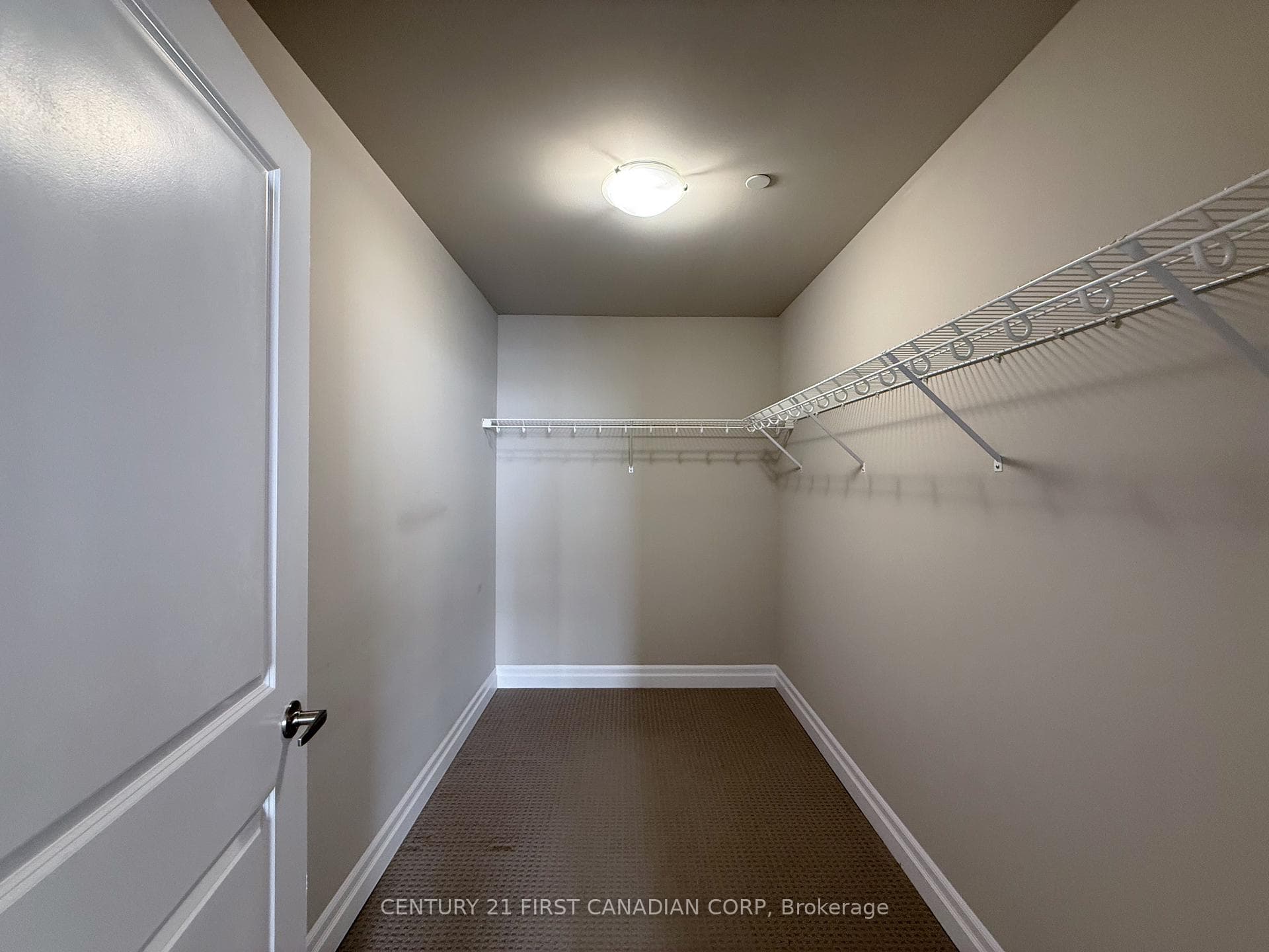 240 Villagewalk Boulevard Unit 512 photo 17