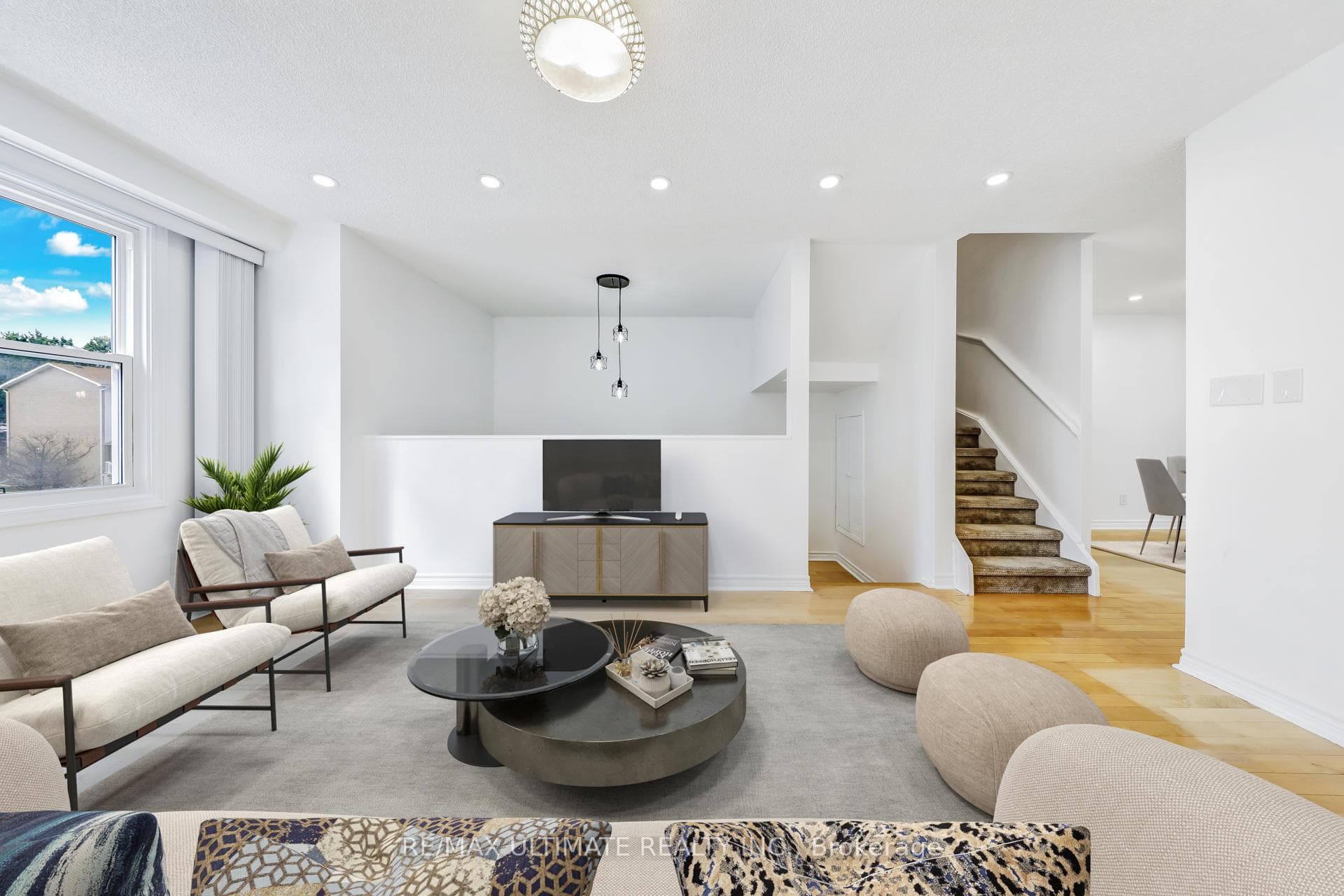 1768 John Street photo 7