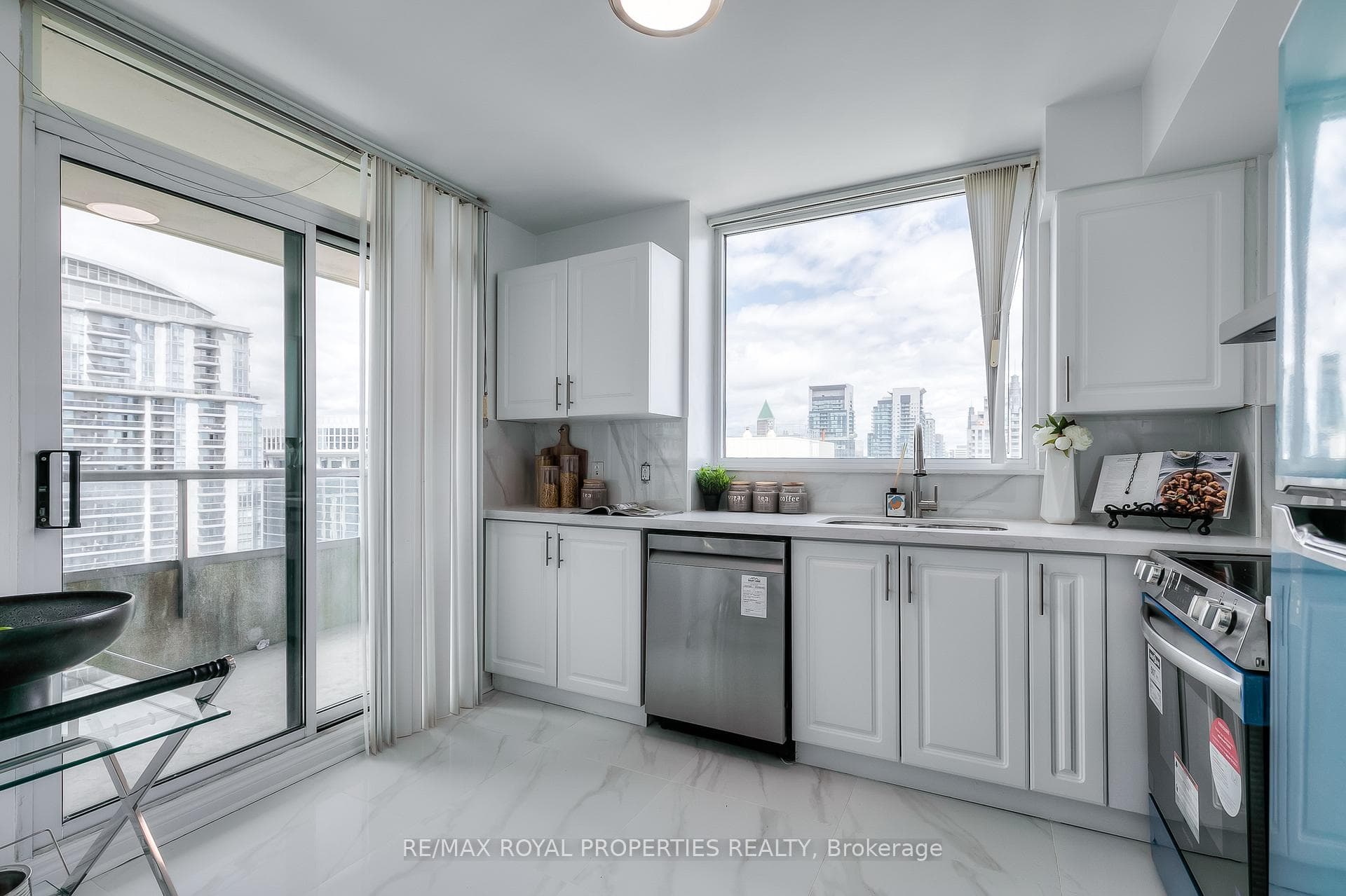 23 Hollywood Avenue Unit 3302 photo 15