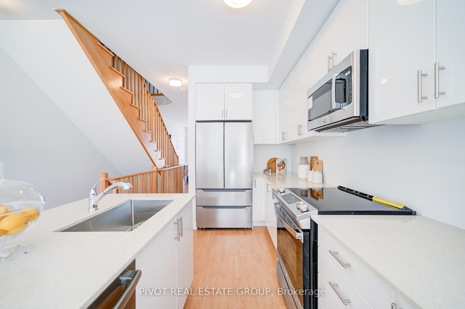 1573 Midland Avenue photo 8