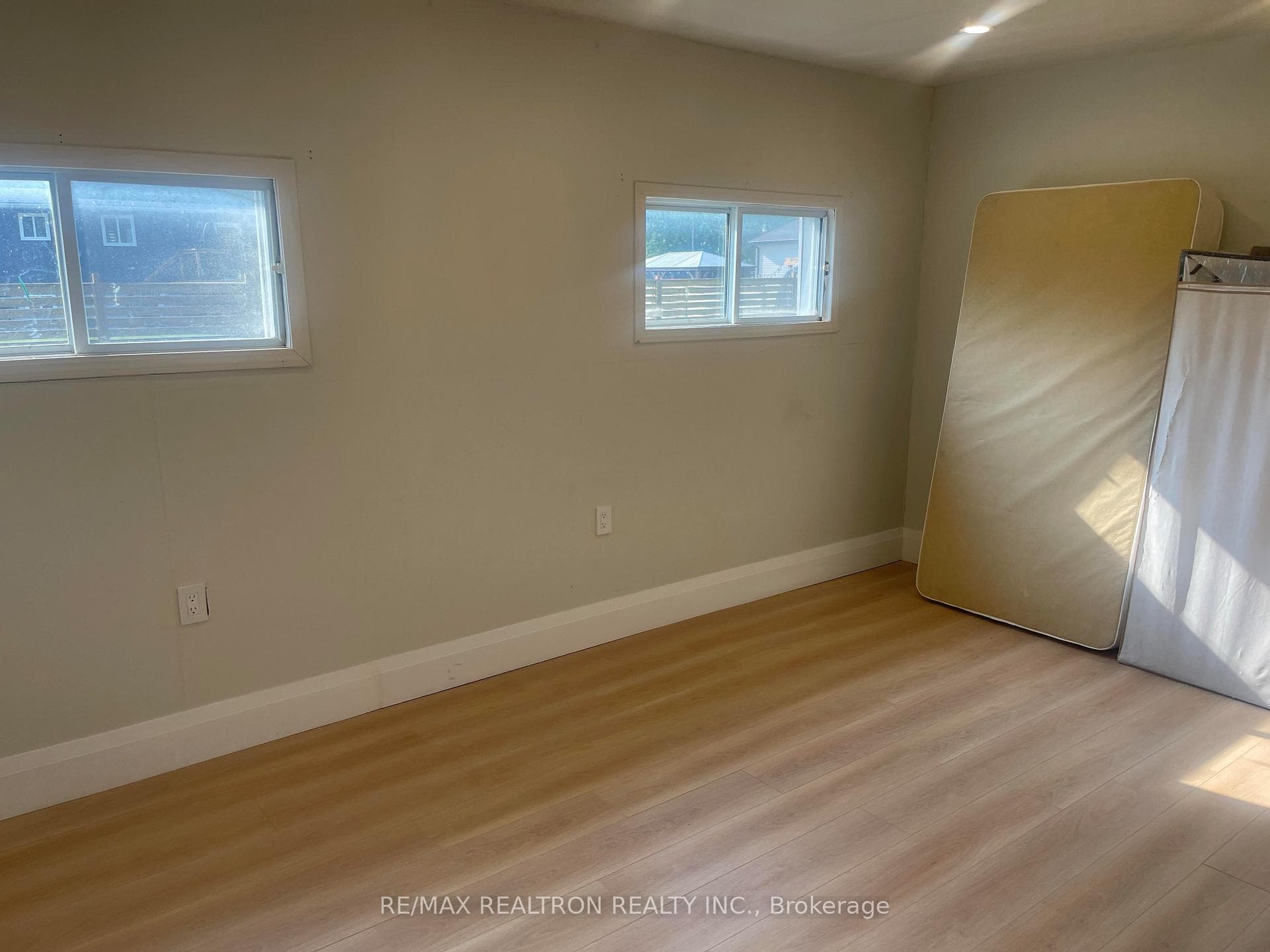 94 Sunkist Road photo 8