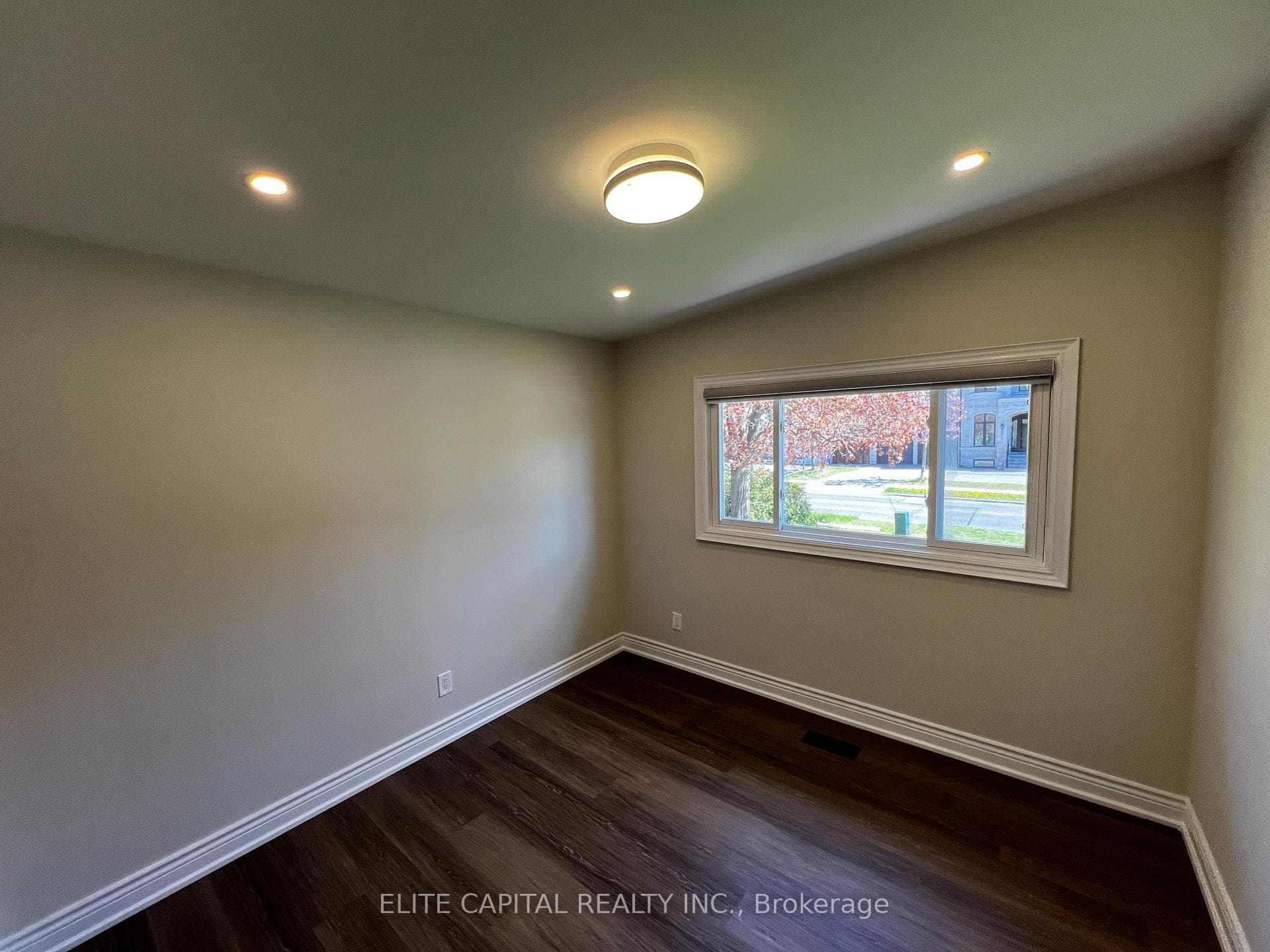 192 Brookbanks Drive photo 14