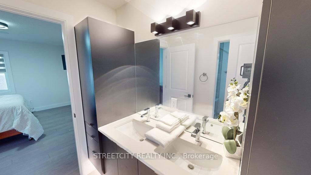 1460 MEDWAY PARK Drive photo 29