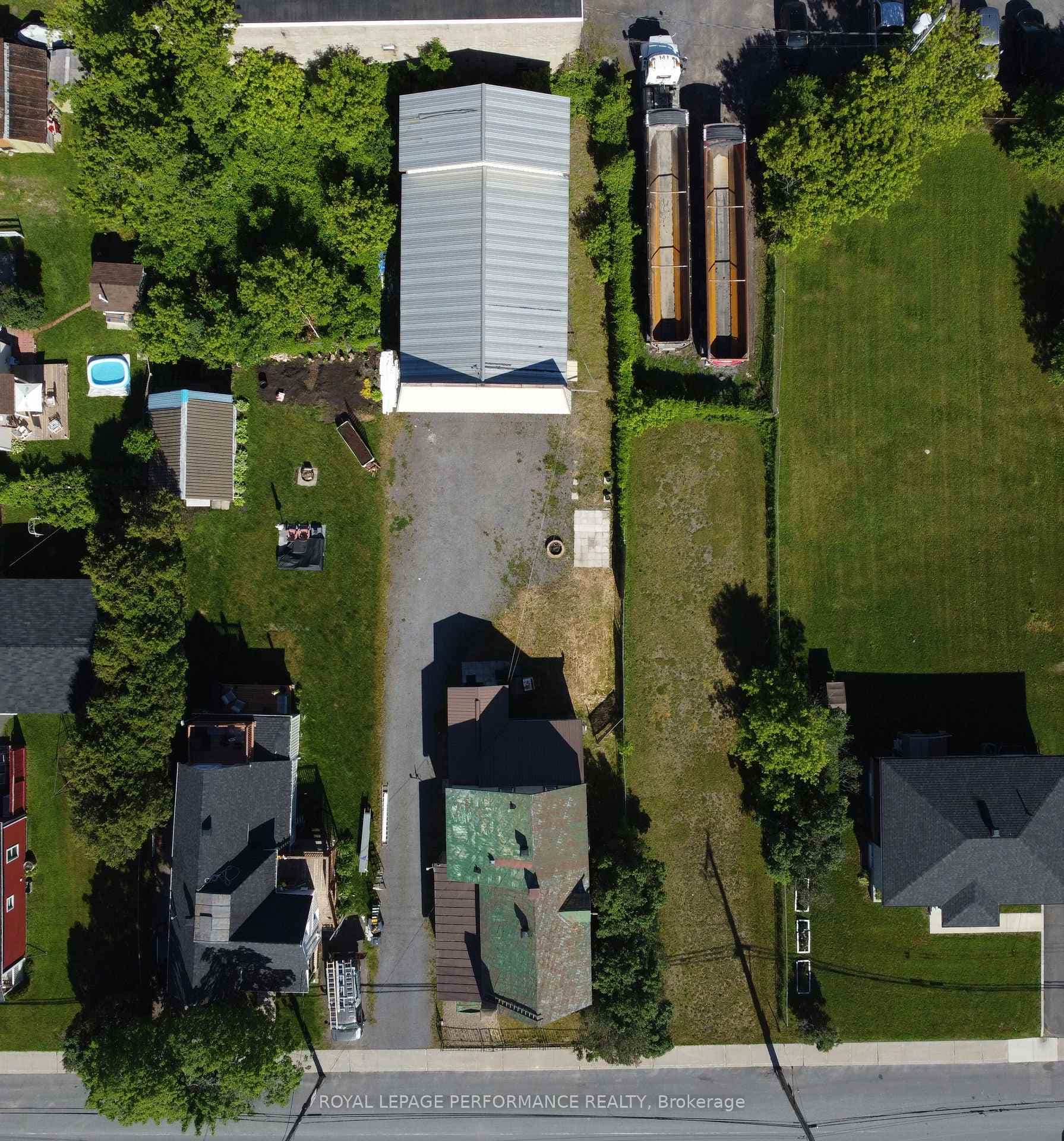 72 Longueuil Street photo 36