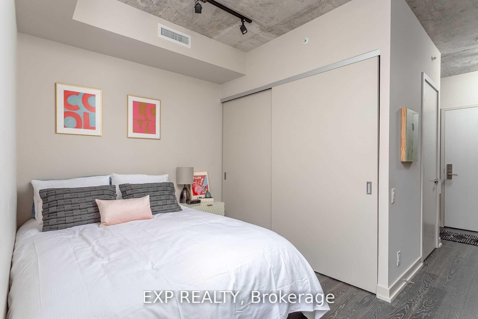 39 Brant Street Unit 416 photo 8
