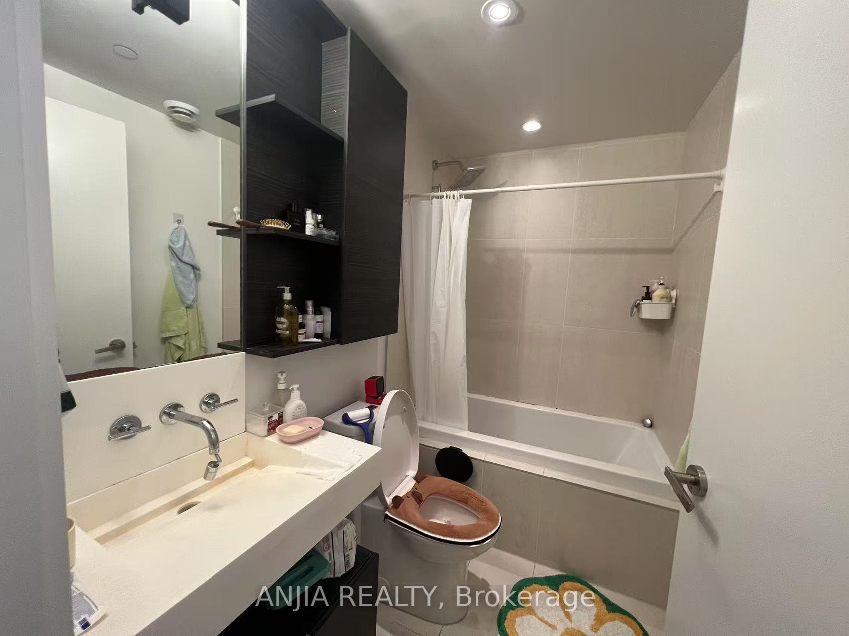 5 ST.JOSEPH Street Unit 1107 photo 4
