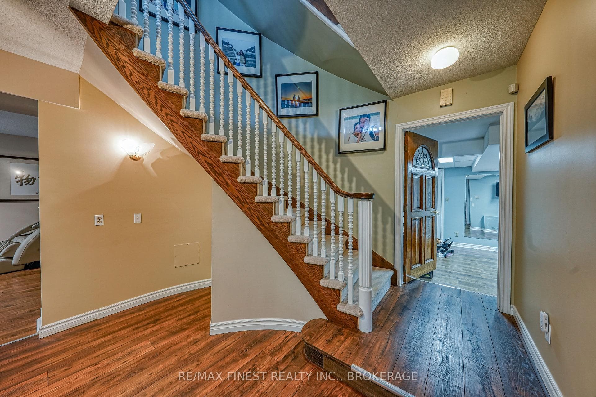 1082 Caitlin Crescent photo 30