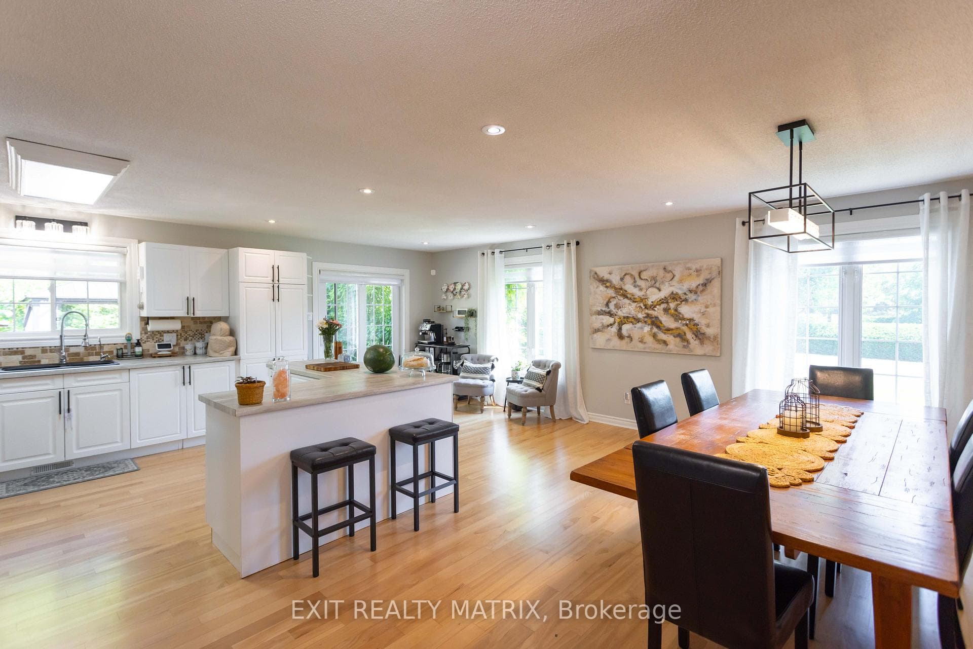 8399 Rowan Drive photo 4