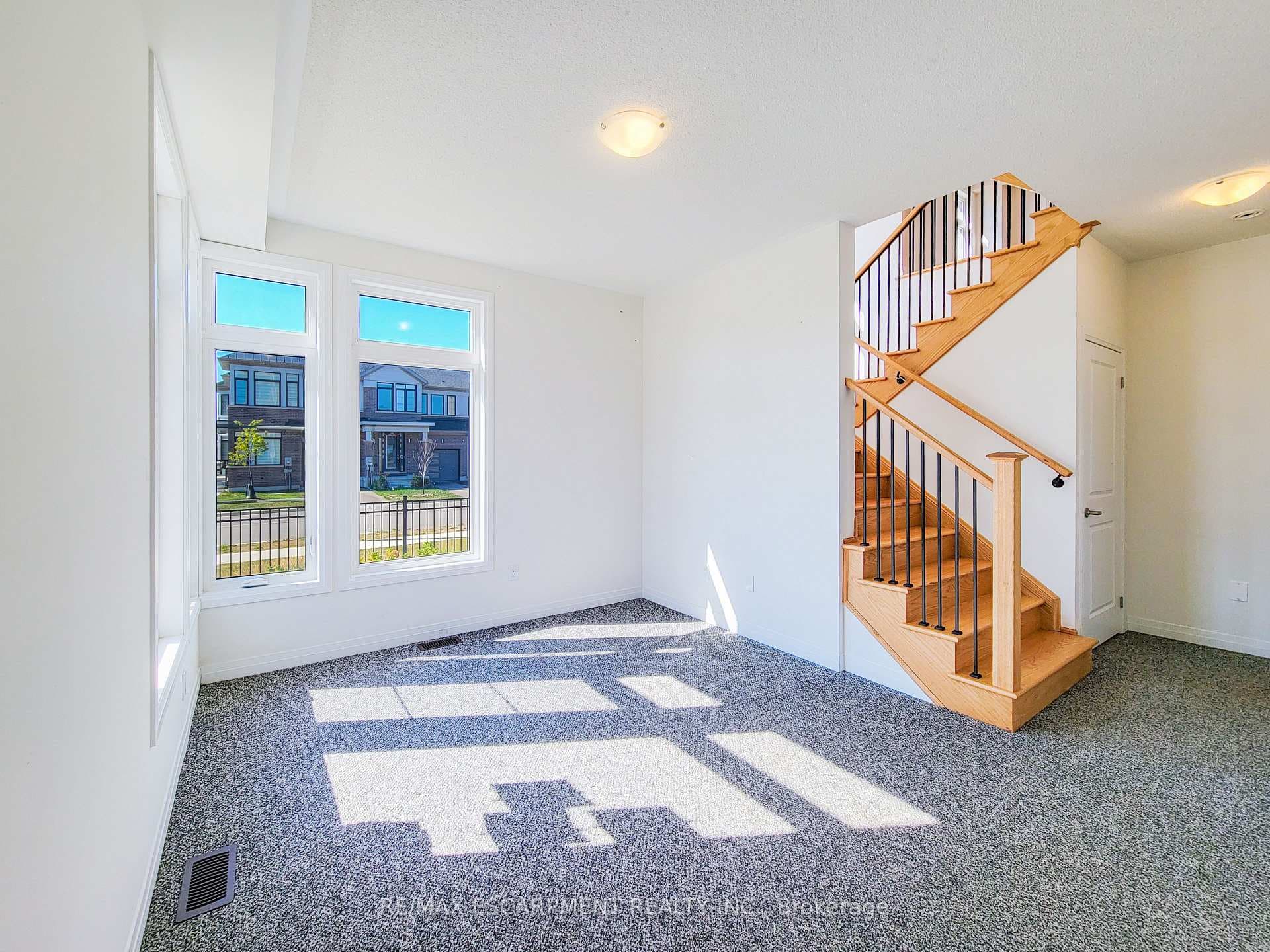 457 Provident Way photo 7