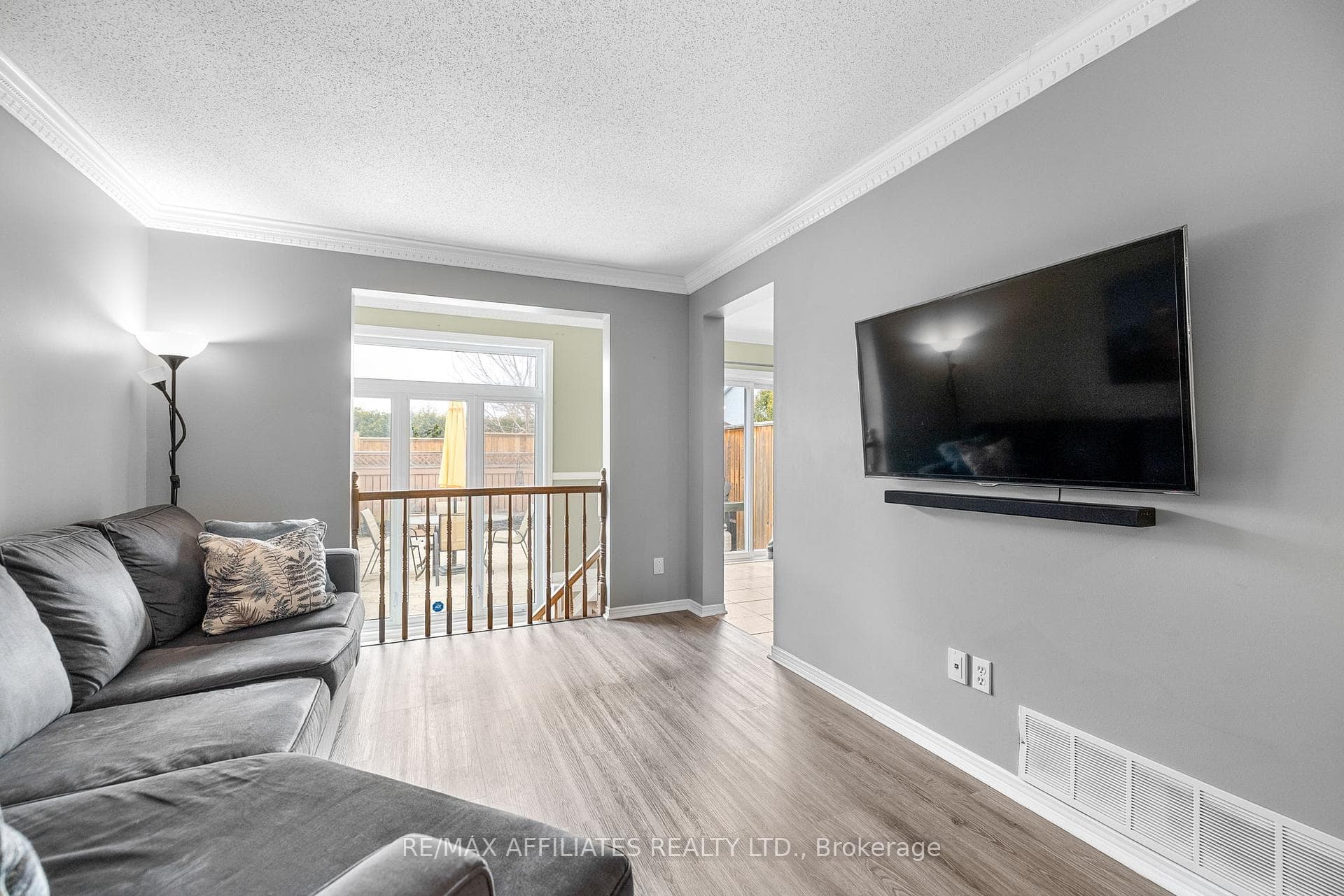 1494 Corsham Avenue photo 10