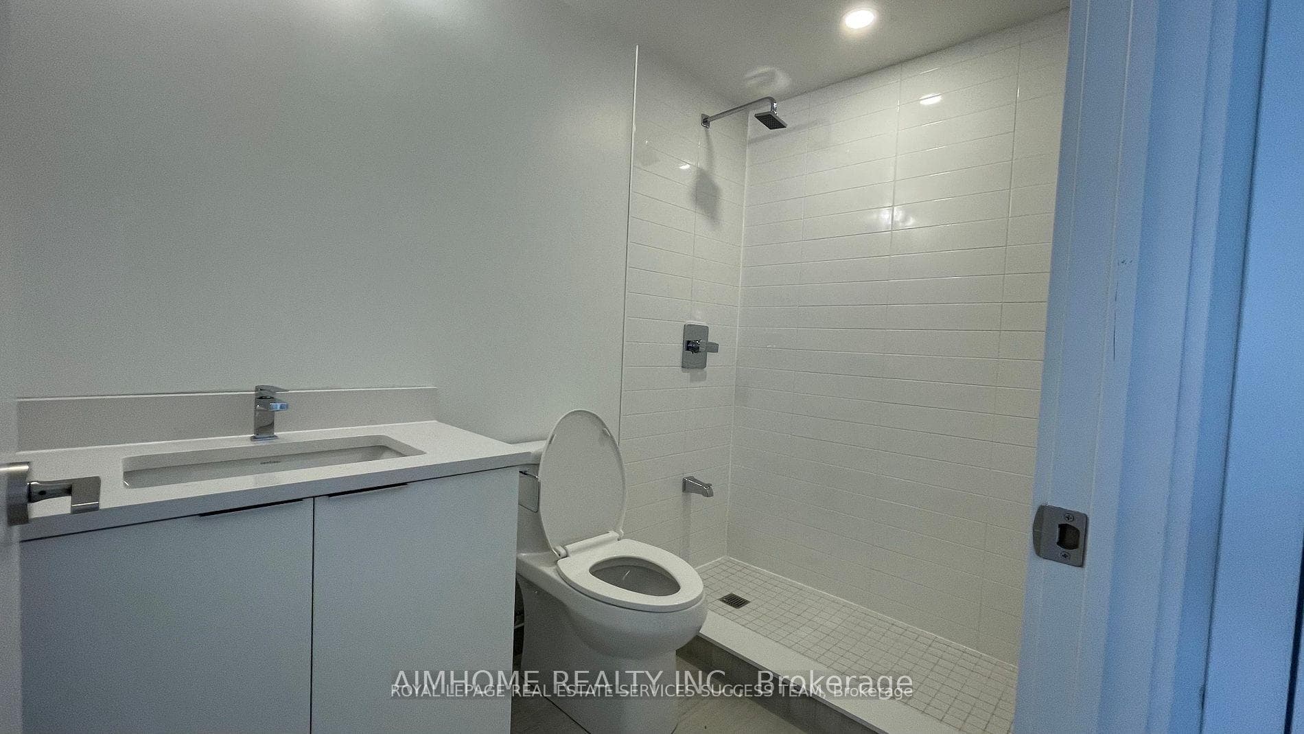 2033 KENNEDY Road Unit 3807 photo 10