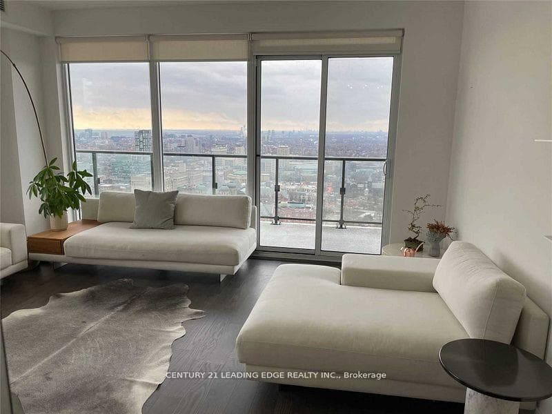 955 Bay Street Unit 3303 photo 11