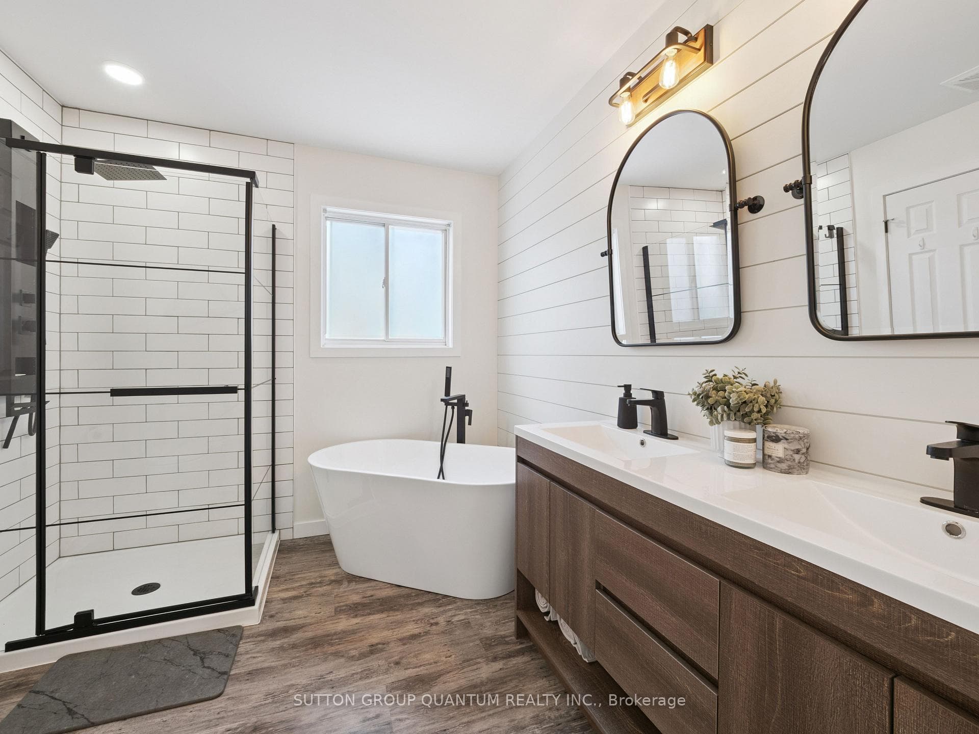 19 LESLIE Avenue photo 24