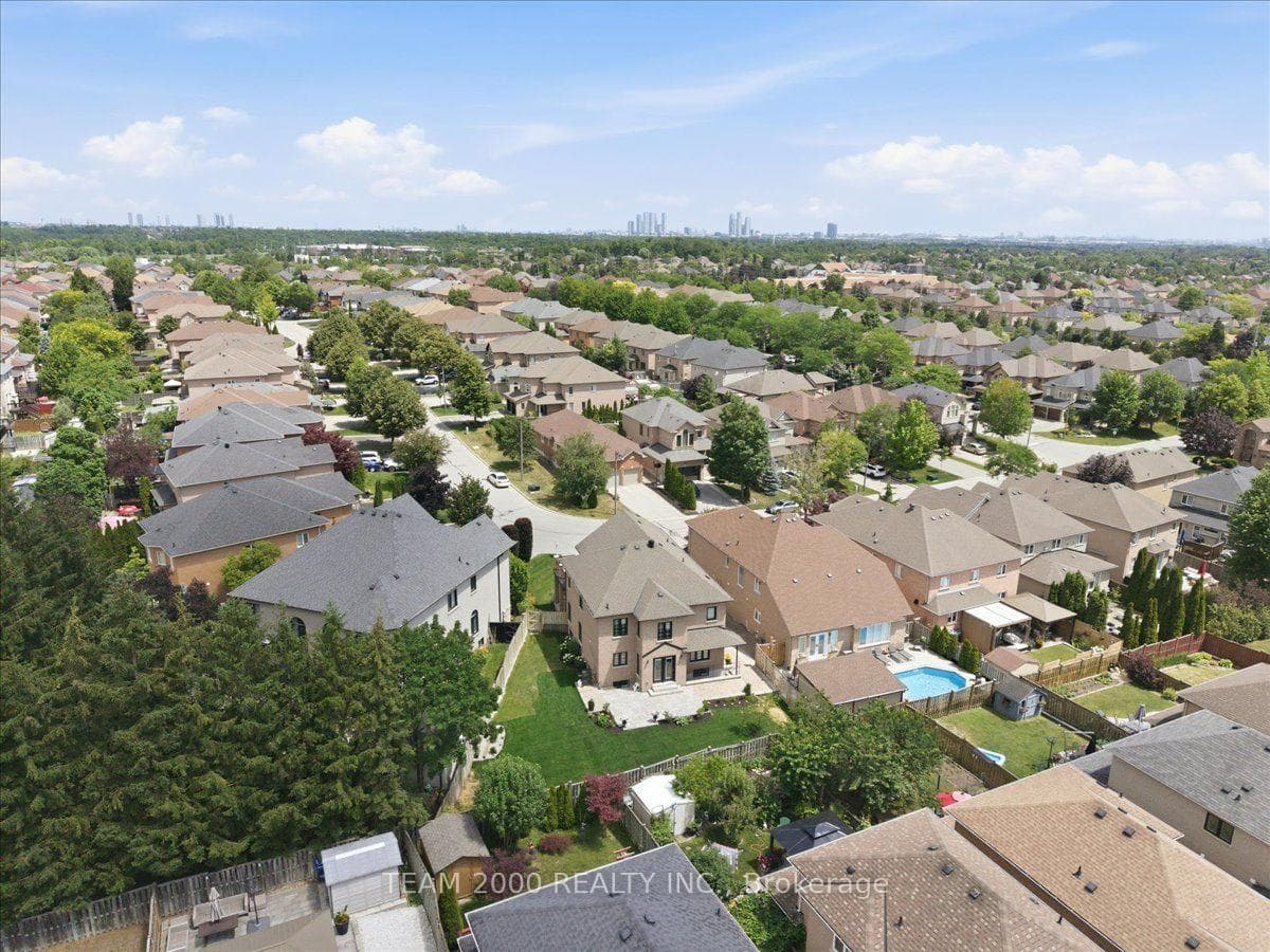 26 Crown Crescent photo 39