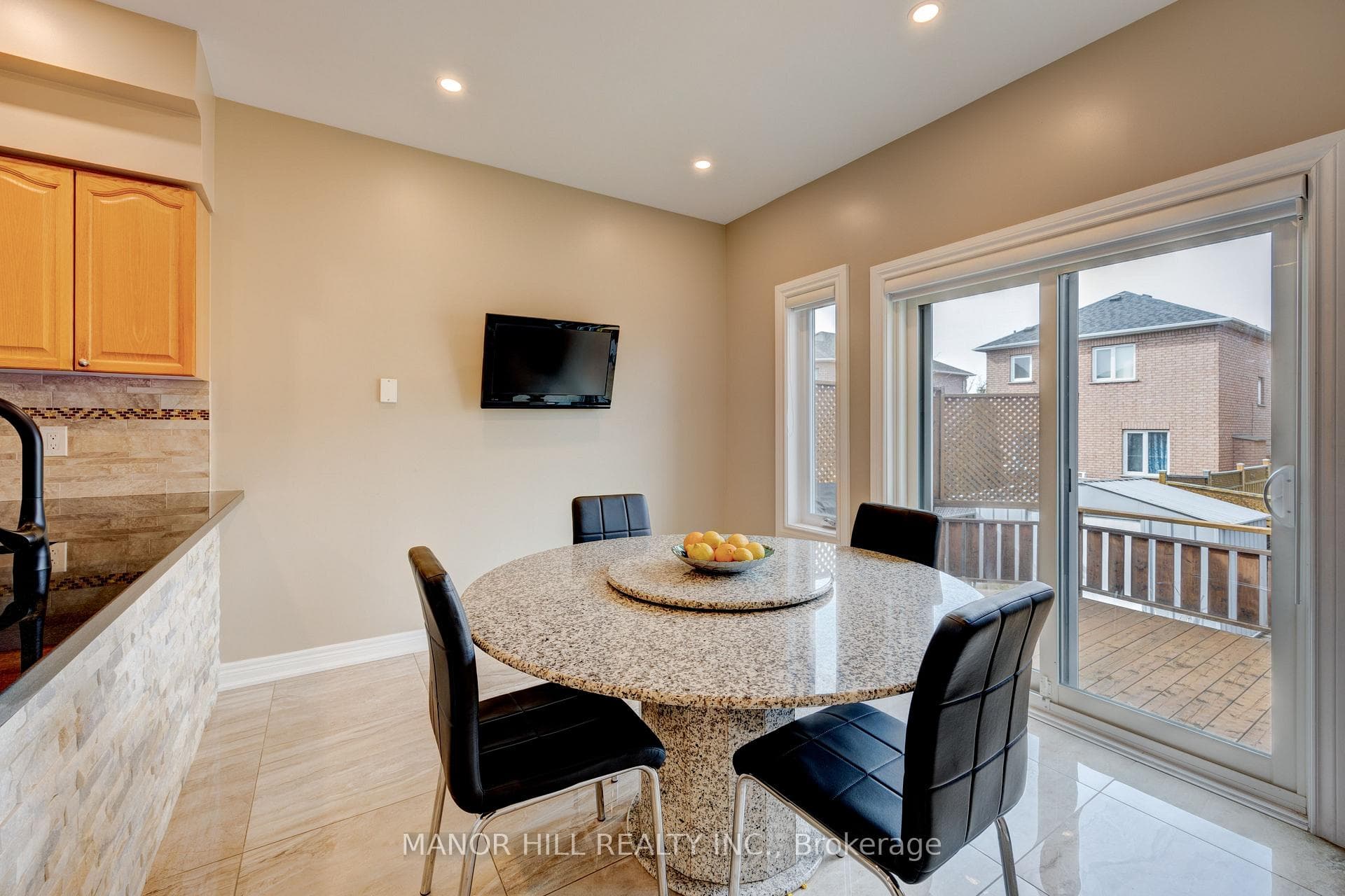 10 Lady Godiva Drive photo 16