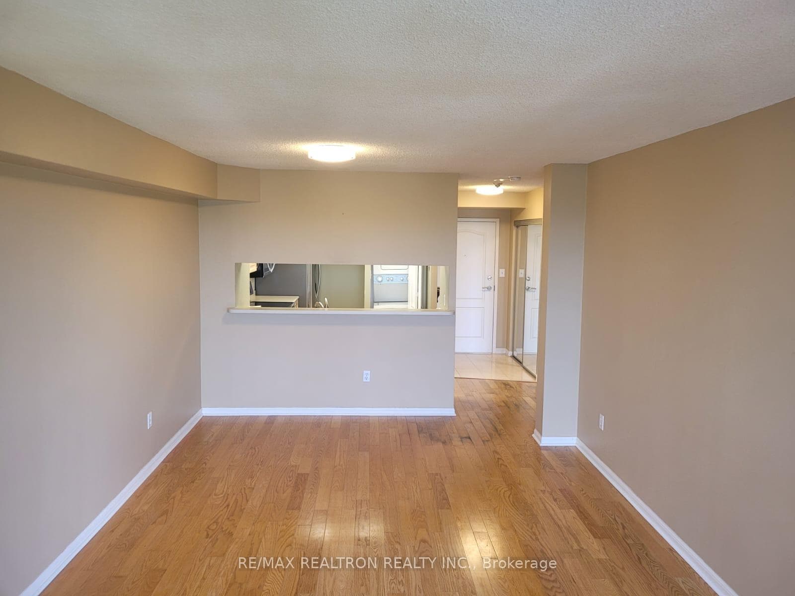 712 Rossland Road Unit 614 photo 16