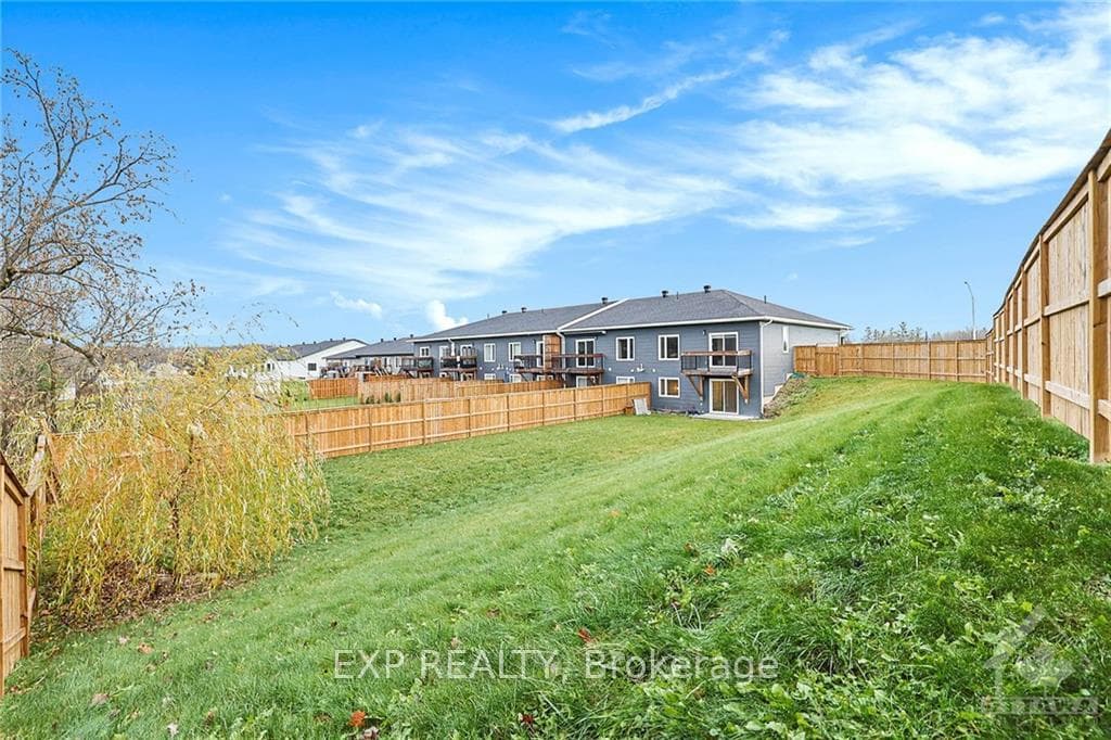 302 FORESTVIEW Crescent photo 21