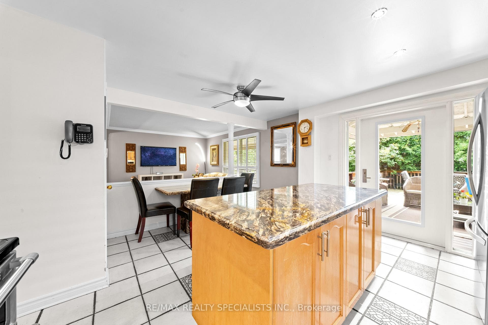 1004 Queensbridge Drive photo 12