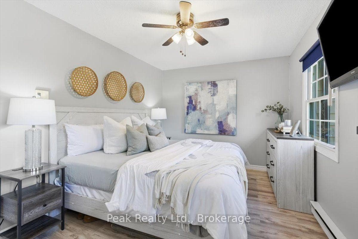 1673 Applewood Crescent photo 24