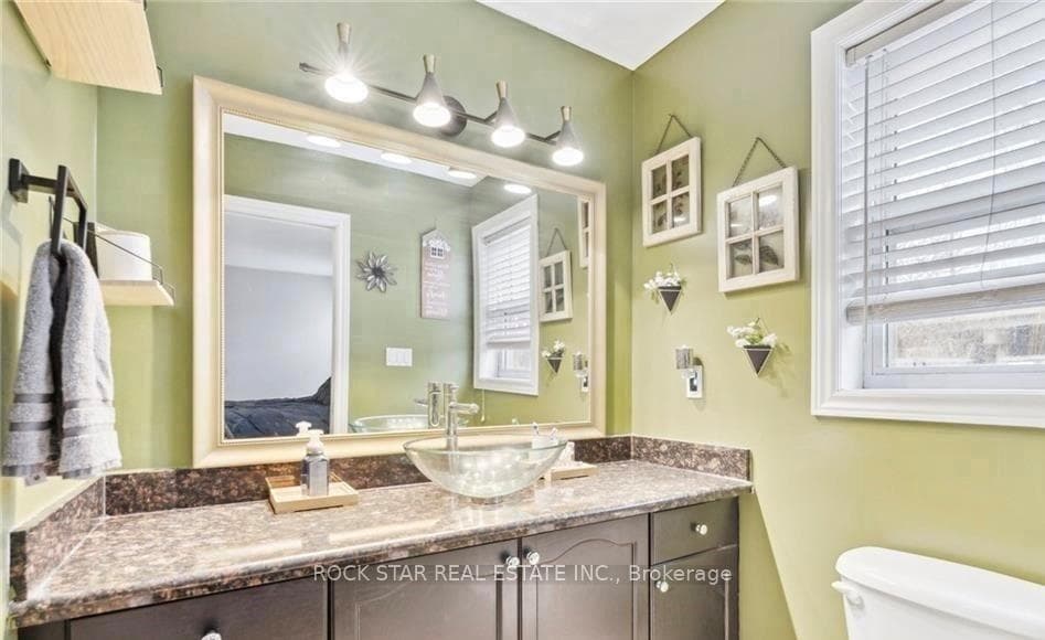 996 BEACH Boulevard photo 20