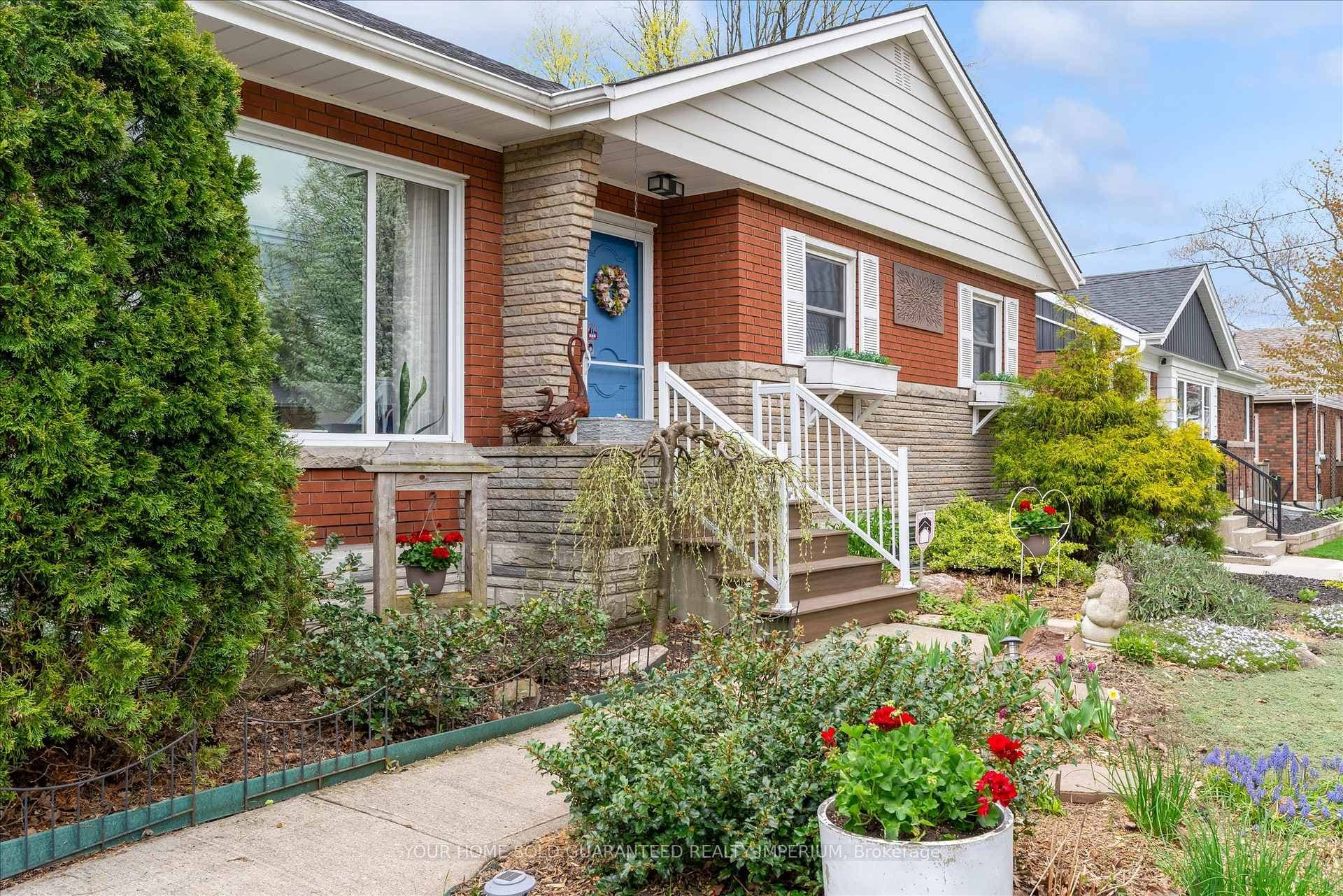 8 Mulock Avenue photo 4