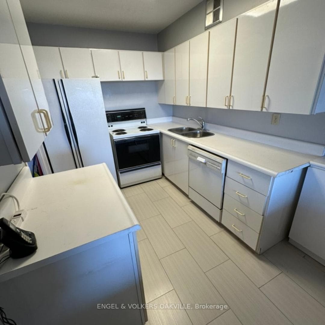 260 Scarlett Road Unit 1612 photo 9