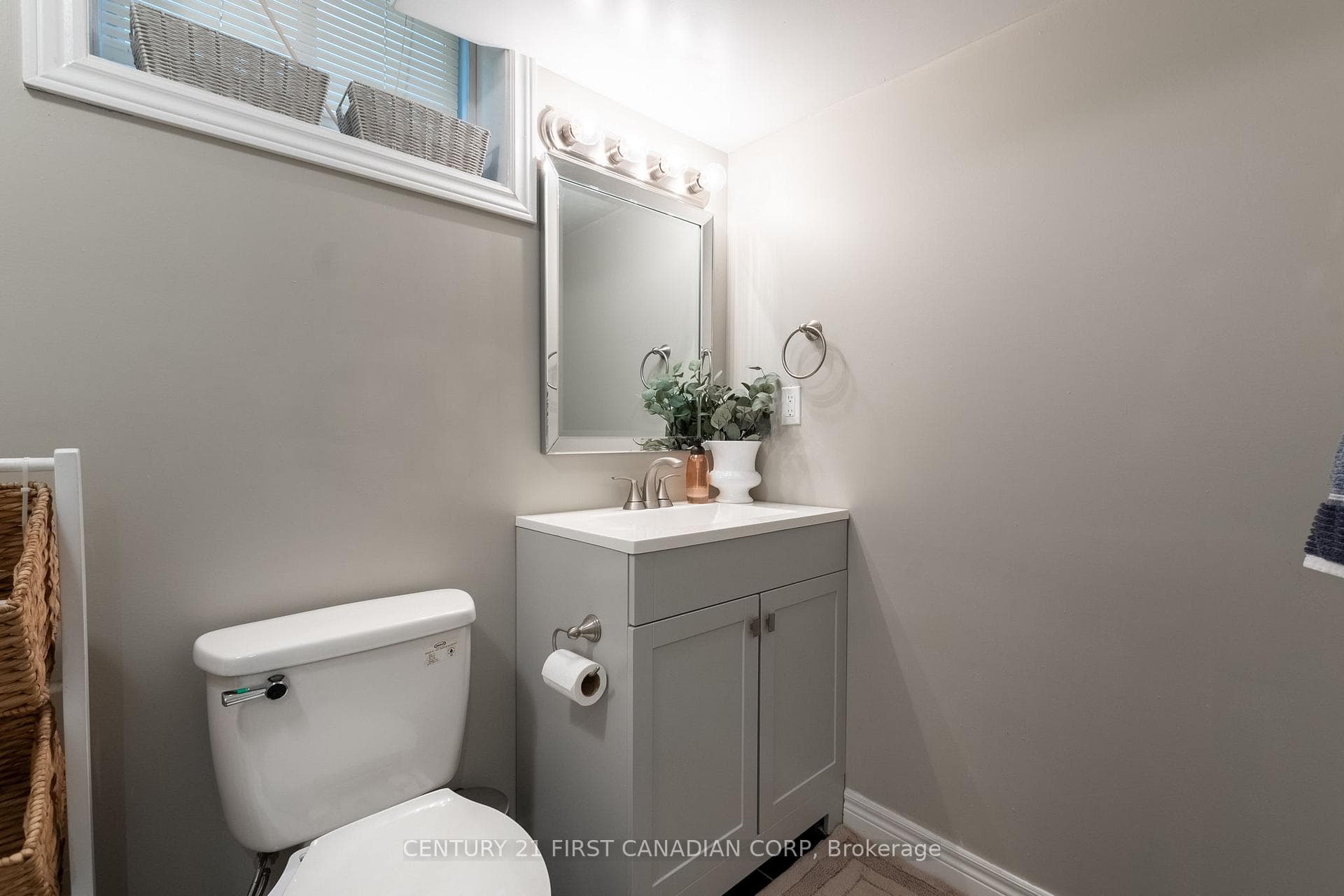 940 Blythwood Road photo 30