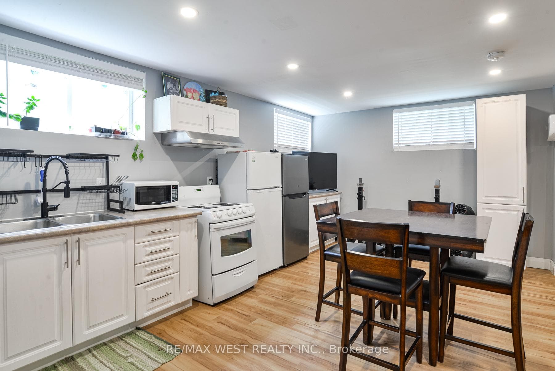 6896 Pentland Lane photo 11