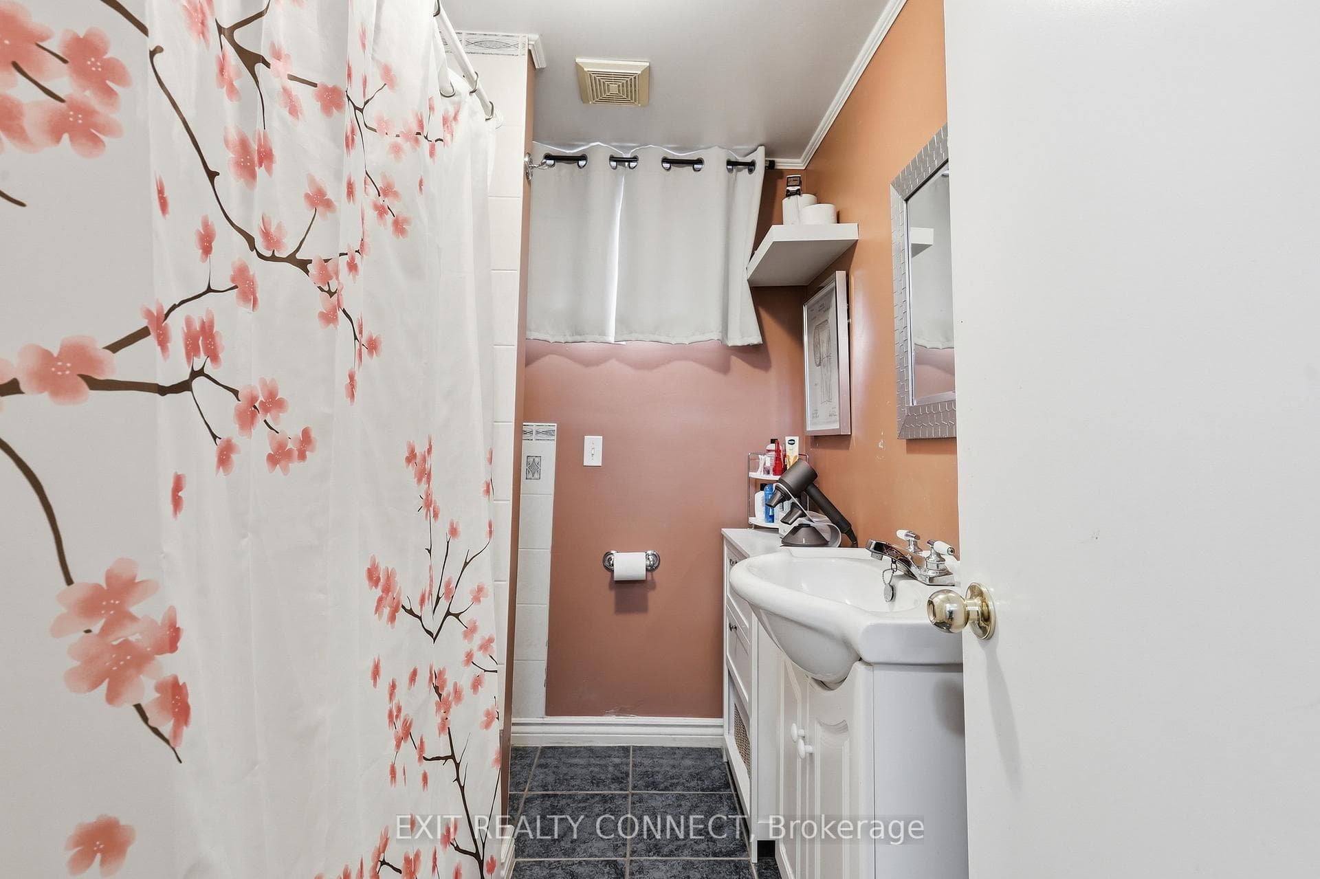 179 Burbank Crescent photo 14