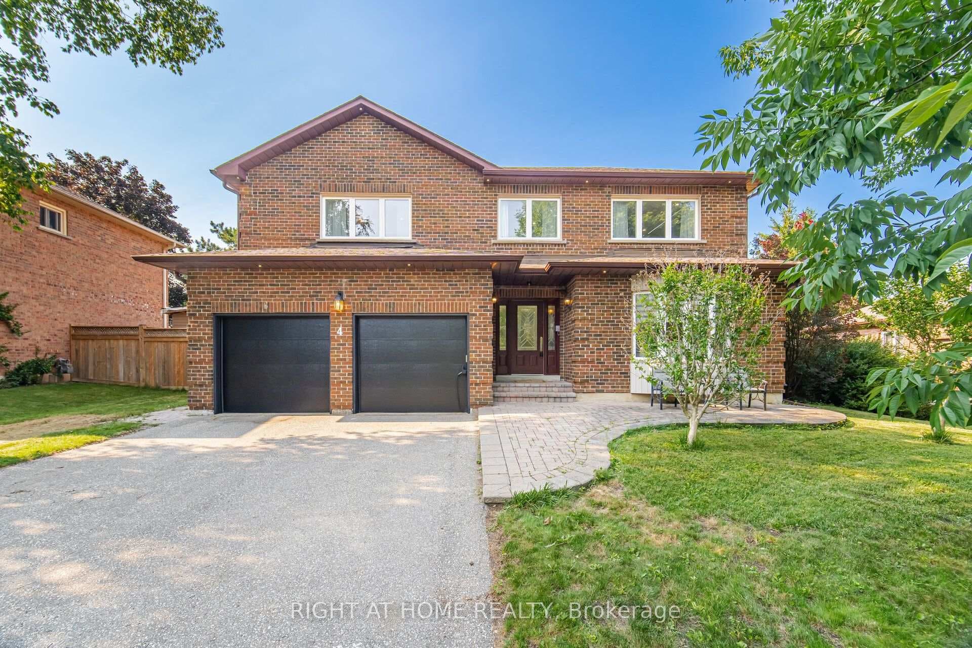 4 Simmons Crescent photo 1