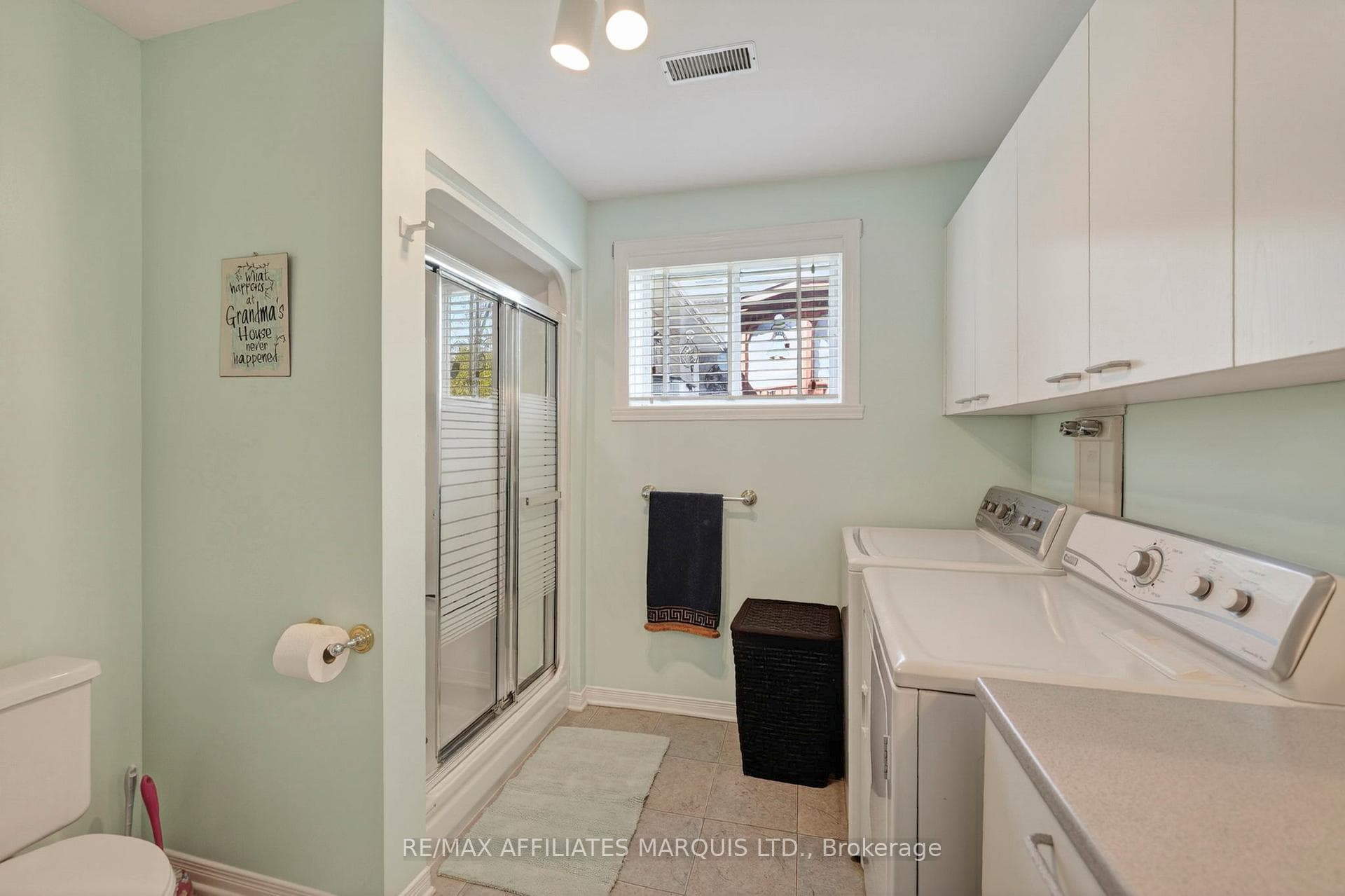 576 Jo-Anne Crescent photo 34