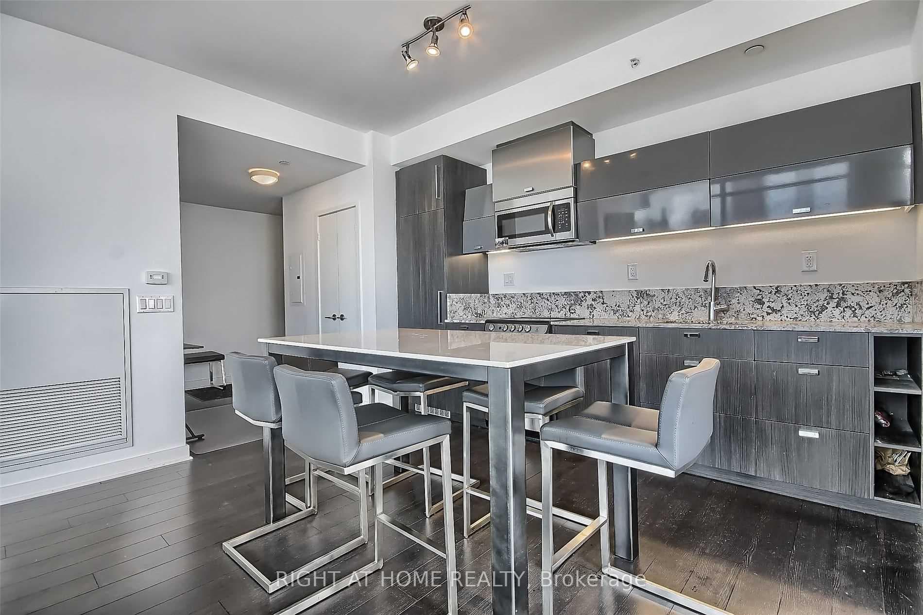 290 Adelaide Street Unit 3005 photo 8