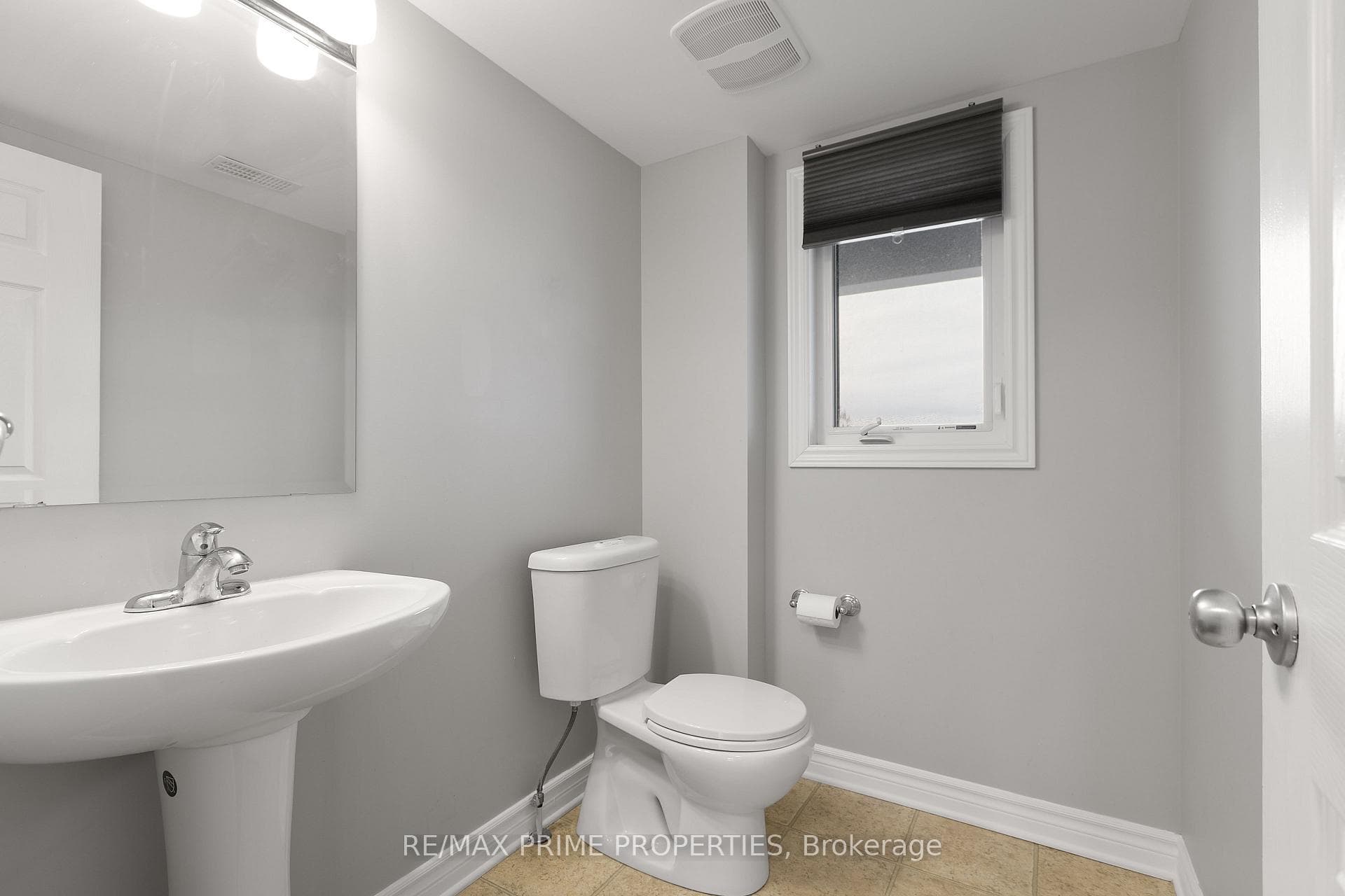 166 Bluestone Private photo 23